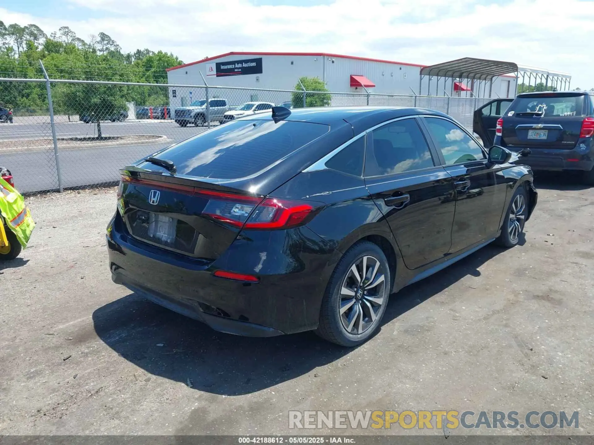 4 Photograph of a damaged car 19XFL1H7XRE001346 HONDA CIVIC 2024