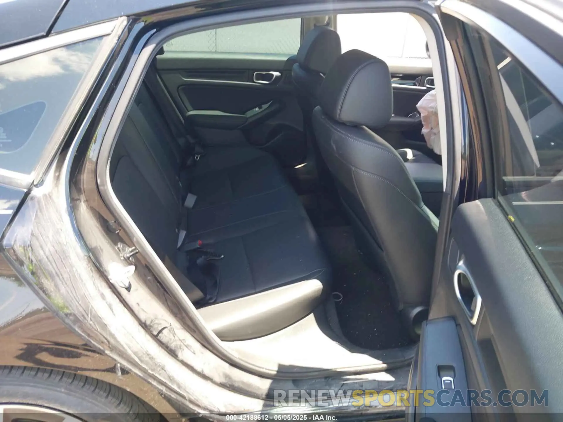 8 Photograph of a damaged car 19XFL1H7XRE001346 HONDA CIVIC 2024