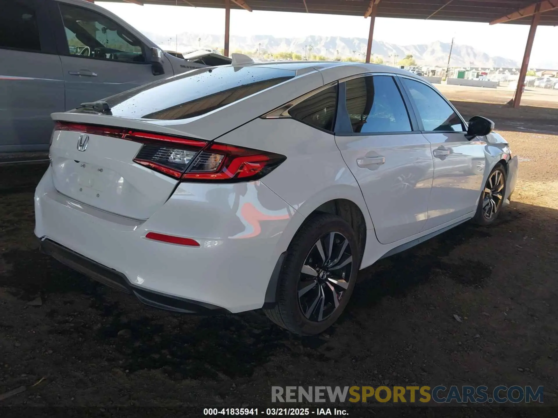 4 Photograph of a damaged car 19XFL1H7XRE016123 HONDA CIVIC 2024
