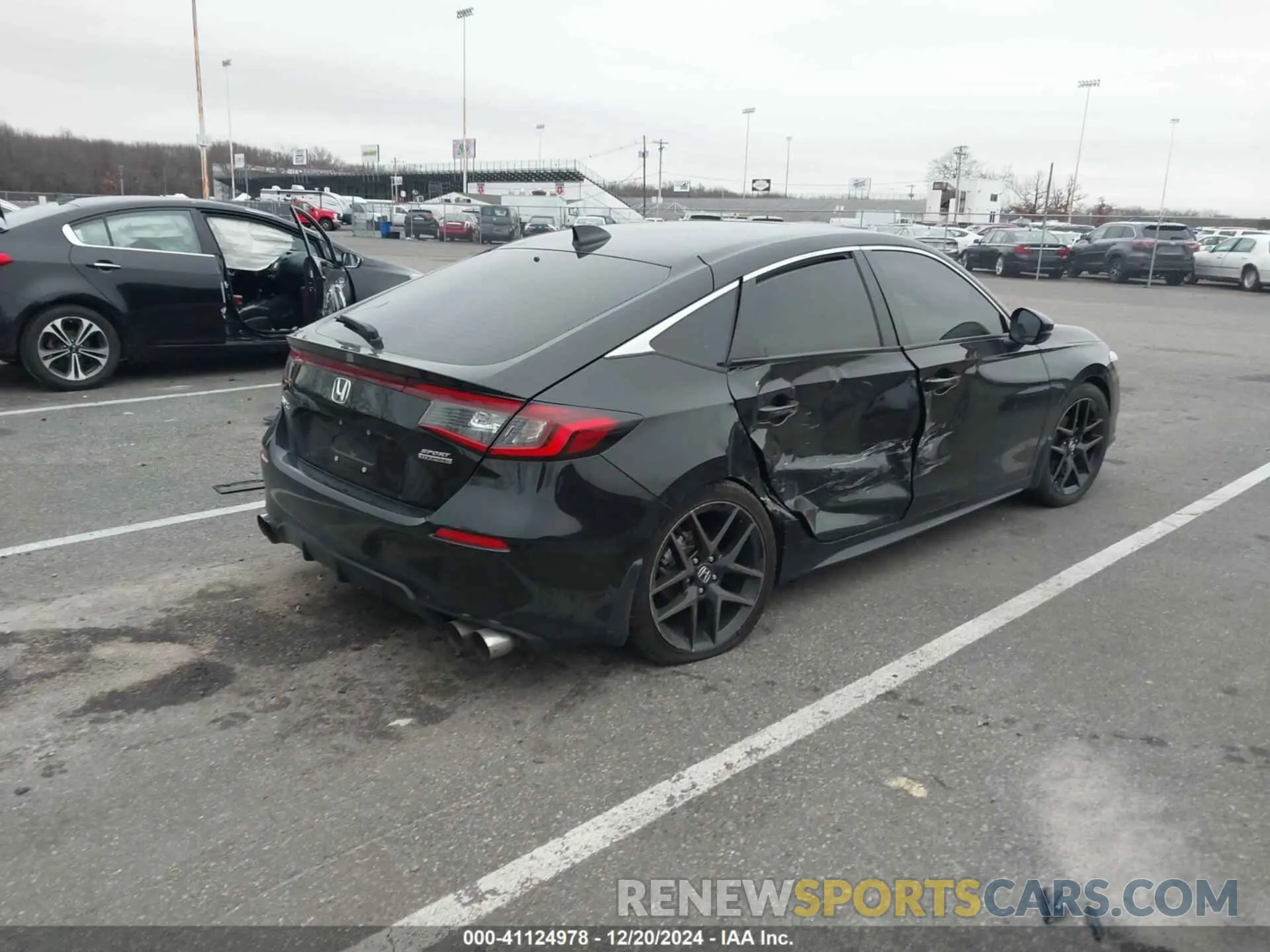 4 Photograph of a damaged car 19XFL1H81RE007190 HONDA CIVIC 2024