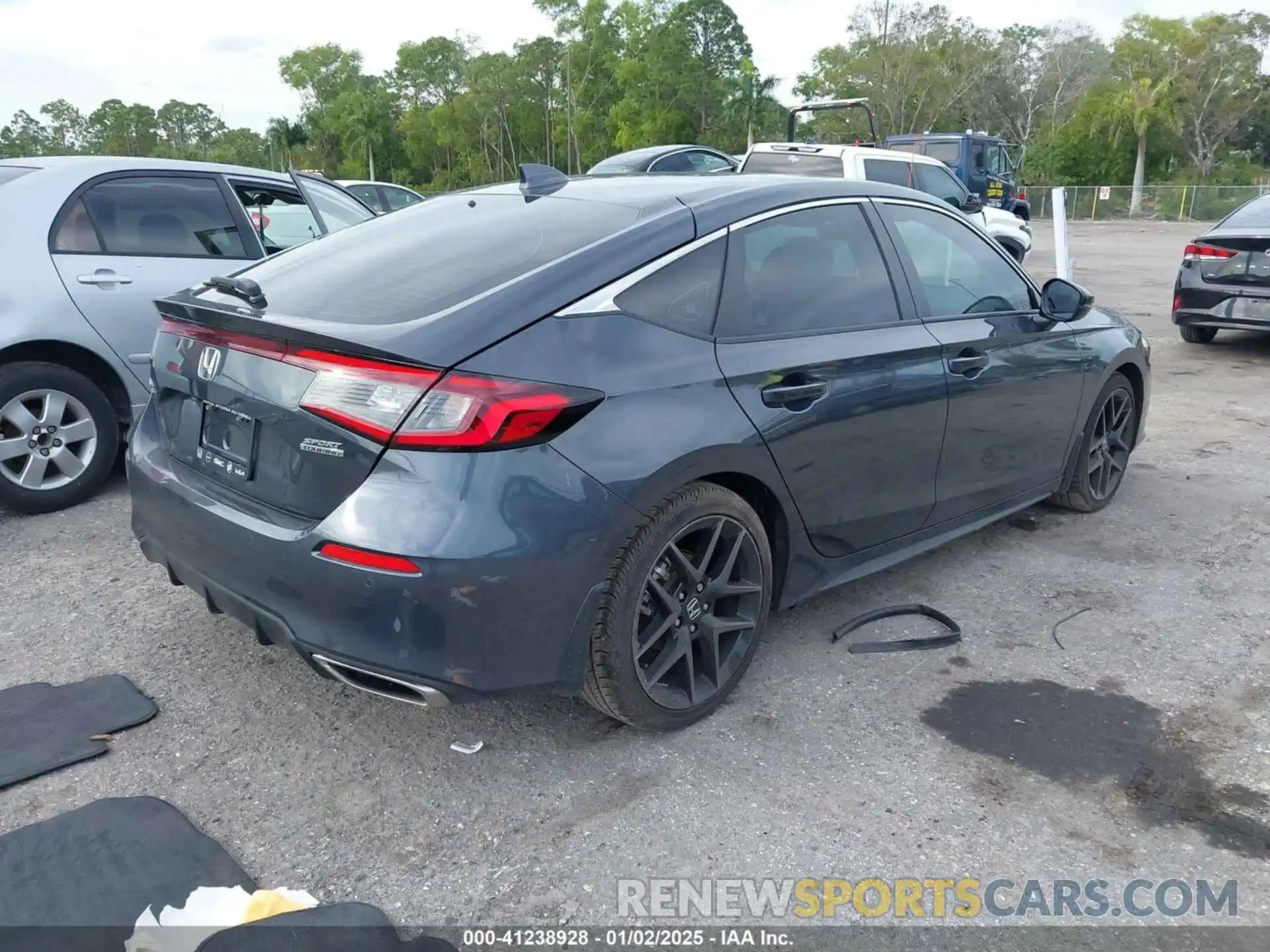 4 Photograph of a damaged car 19XFL1H81RE024247 HONDA CIVIC 2024