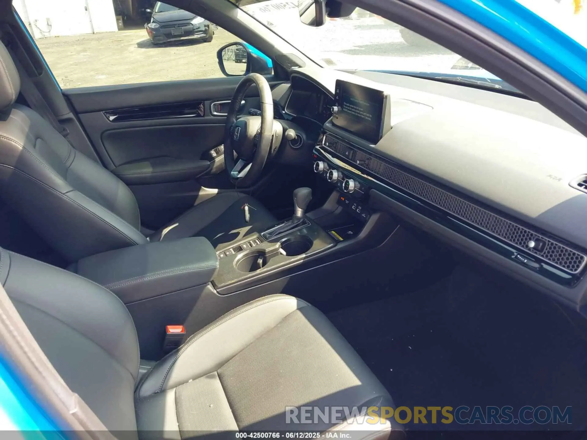 5 Photograph of a damaged car 19XFL1H82RE028663 HONDA CIVIC 2024