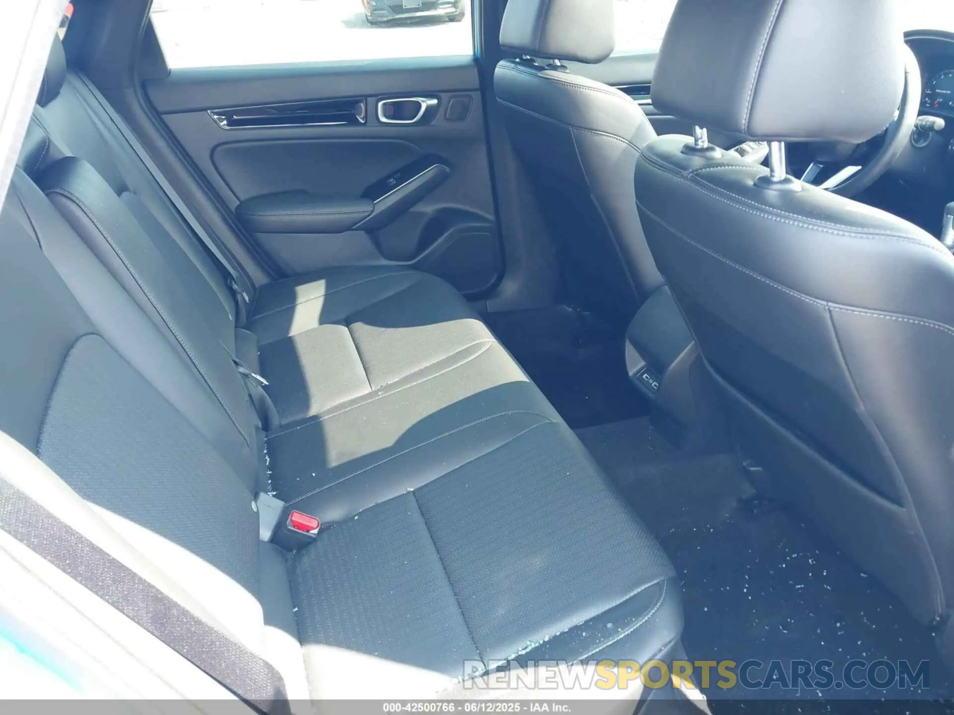 8 Photograph of a damaged car 19XFL1H82RE028663 HONDA CIVIC 2024