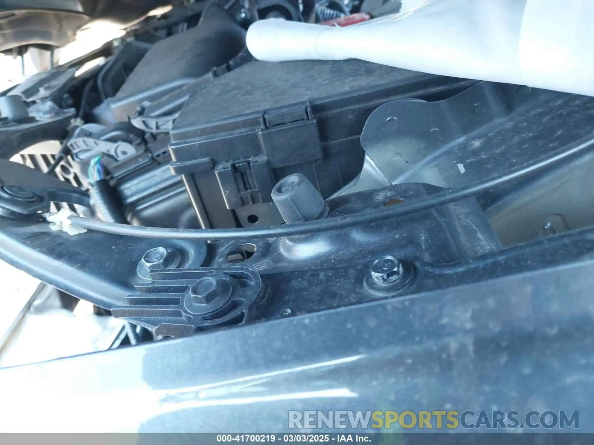 10 Photograph of a damaged car 19XFL1H83RE007529 HONDA CIVIC 2024