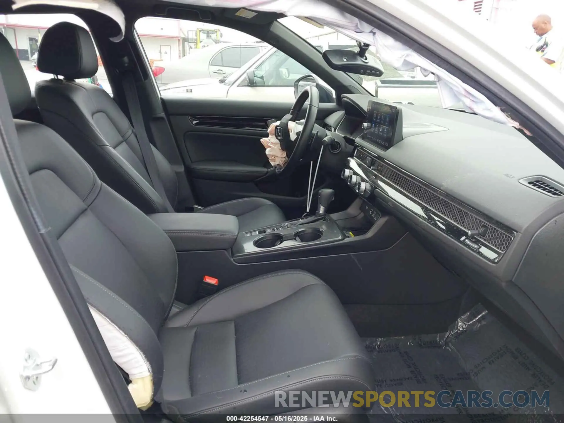 5 Photograph of a damaged car 19XFL1H85RE030522 HONDA CIVIC 2024