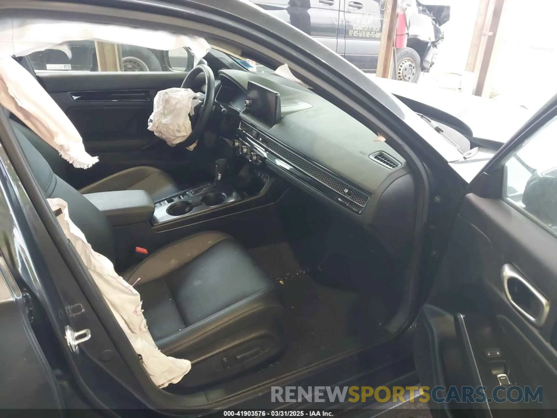 5 Photograph of a damaged car 19XFL1H86RE009873 HONDA CIVIC 2024