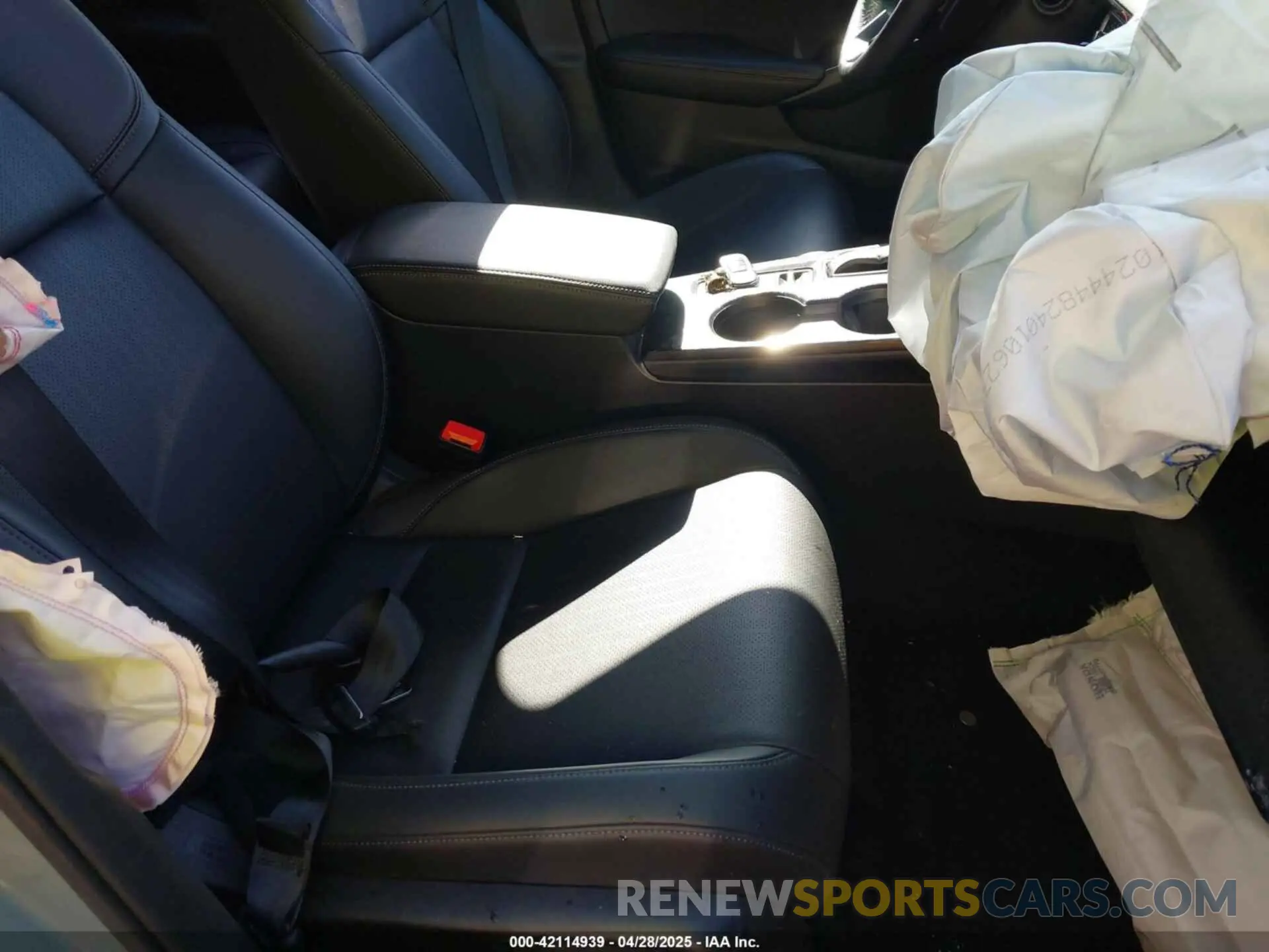5 Photograph of a damaged car 19XFL1H87RE027945 HONDA CIVIC 2024