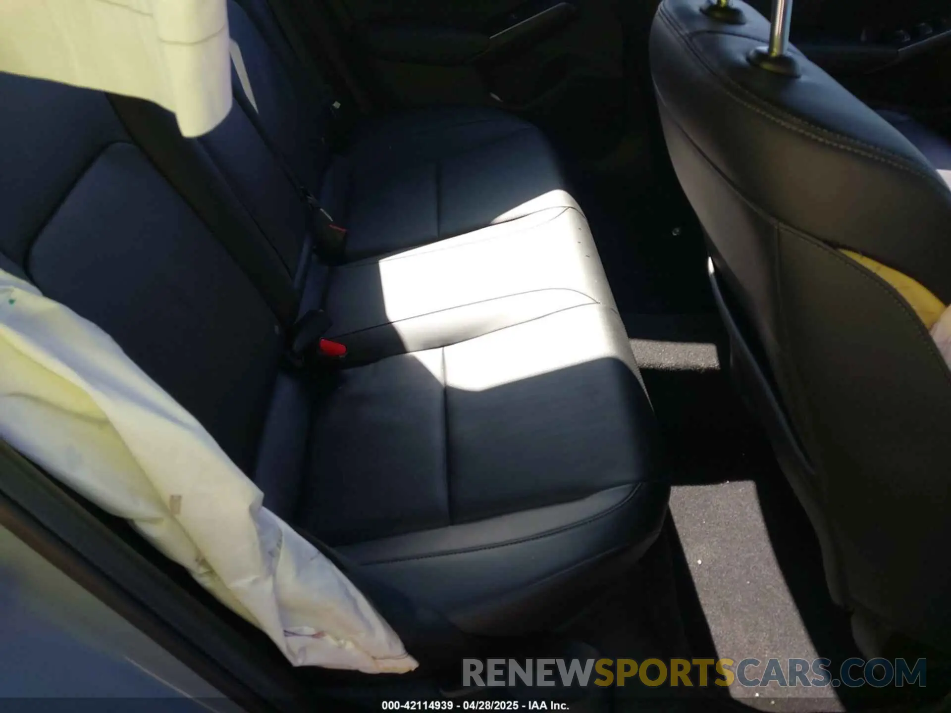 8 Photograph of a damaged car 19XFL1H87RE027945 HONDA CIVIC 2024
