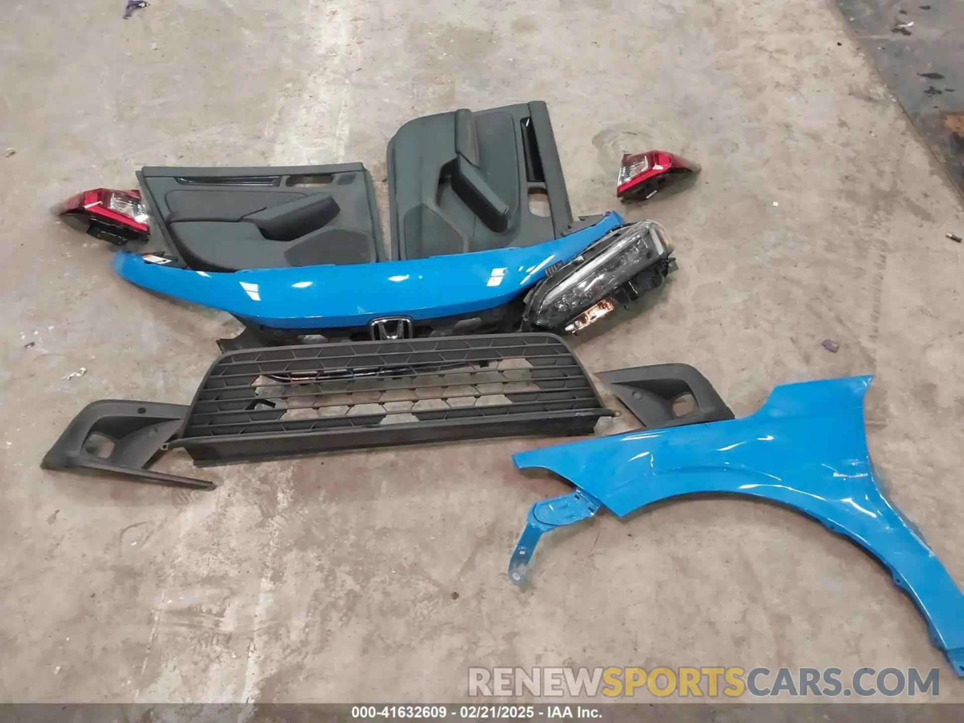 12 Photograph of a damaged car 19XFL1H88RE030403 HONDA CIVIC 2024