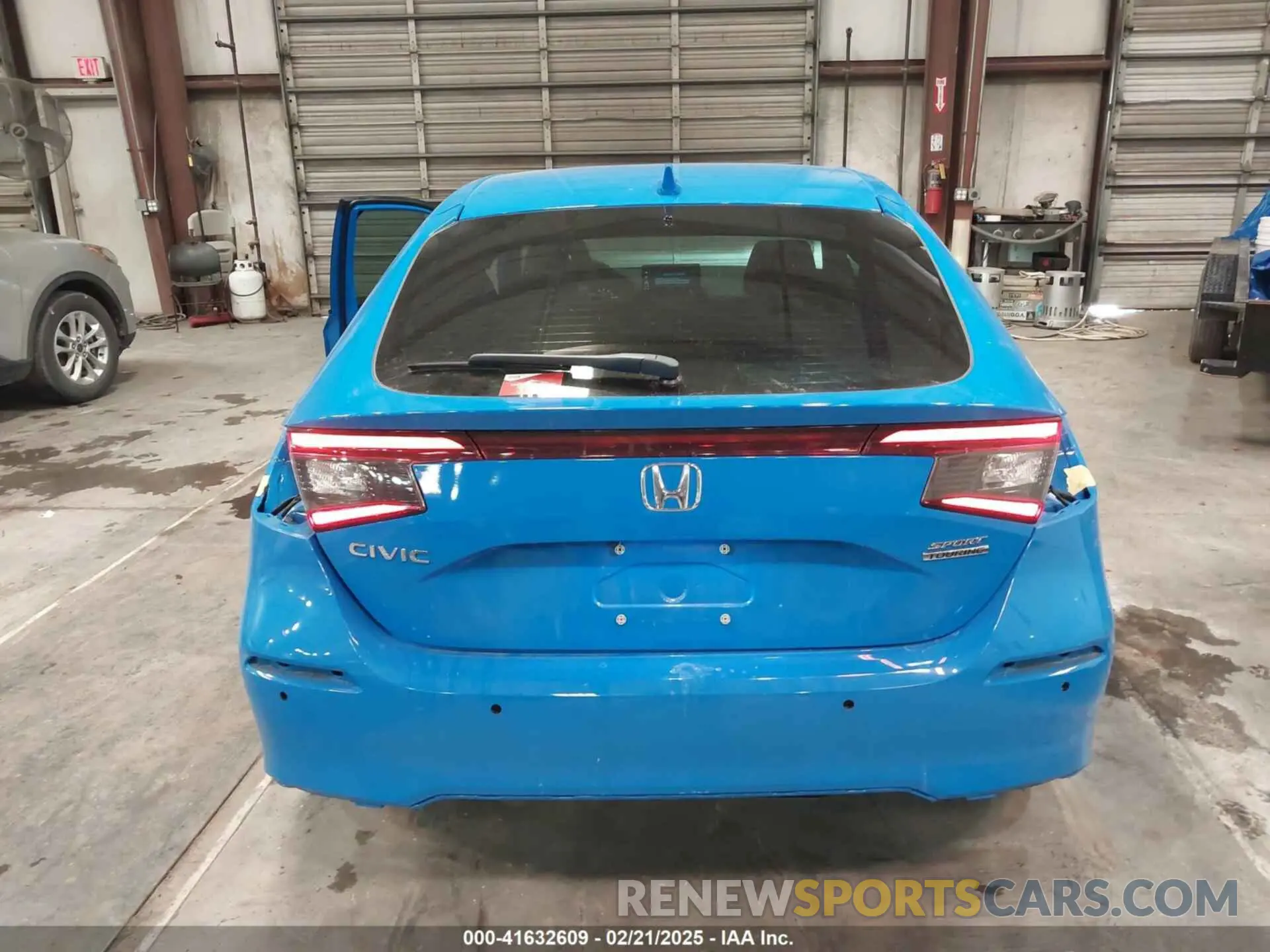 17 Photograph of a damaged car 19XFL1H88RE030403 HONDA CIVIC 2024