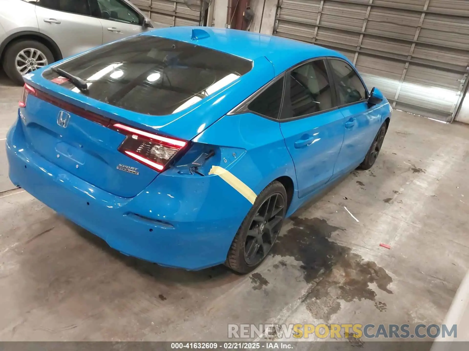 4 Photograph of a damaged car 19XFL1H88RE030403 HONDA CIVIC 2024