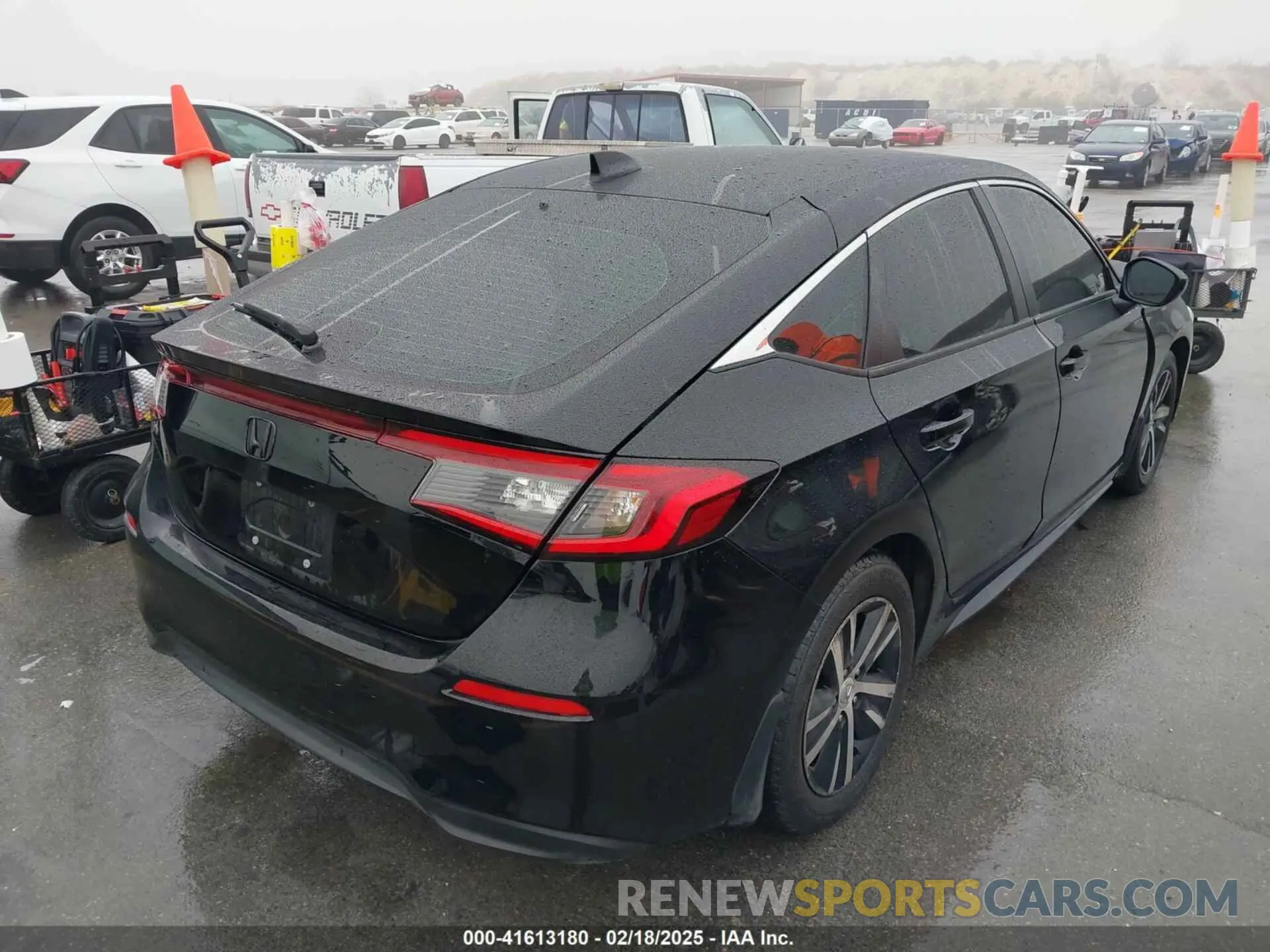 4 Photograph of a damaged car 19XFL2H55RE008113 HONDA CIVIC 2024