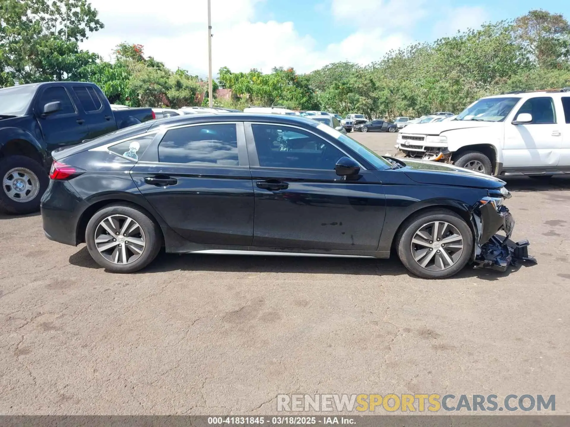 13 Photograph of a damaged car 19XFL2H56RE002739 HONDA CIVIC 2024