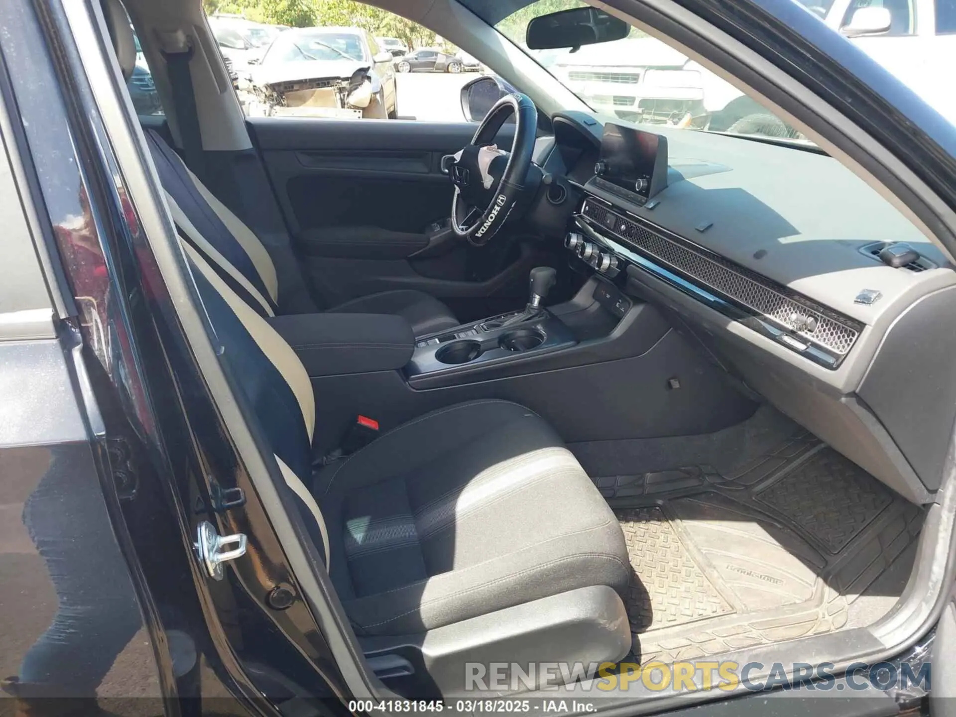 5 Photograph of a damaged car 19XFL2H56RE002739 HONDA CIVIC 2024