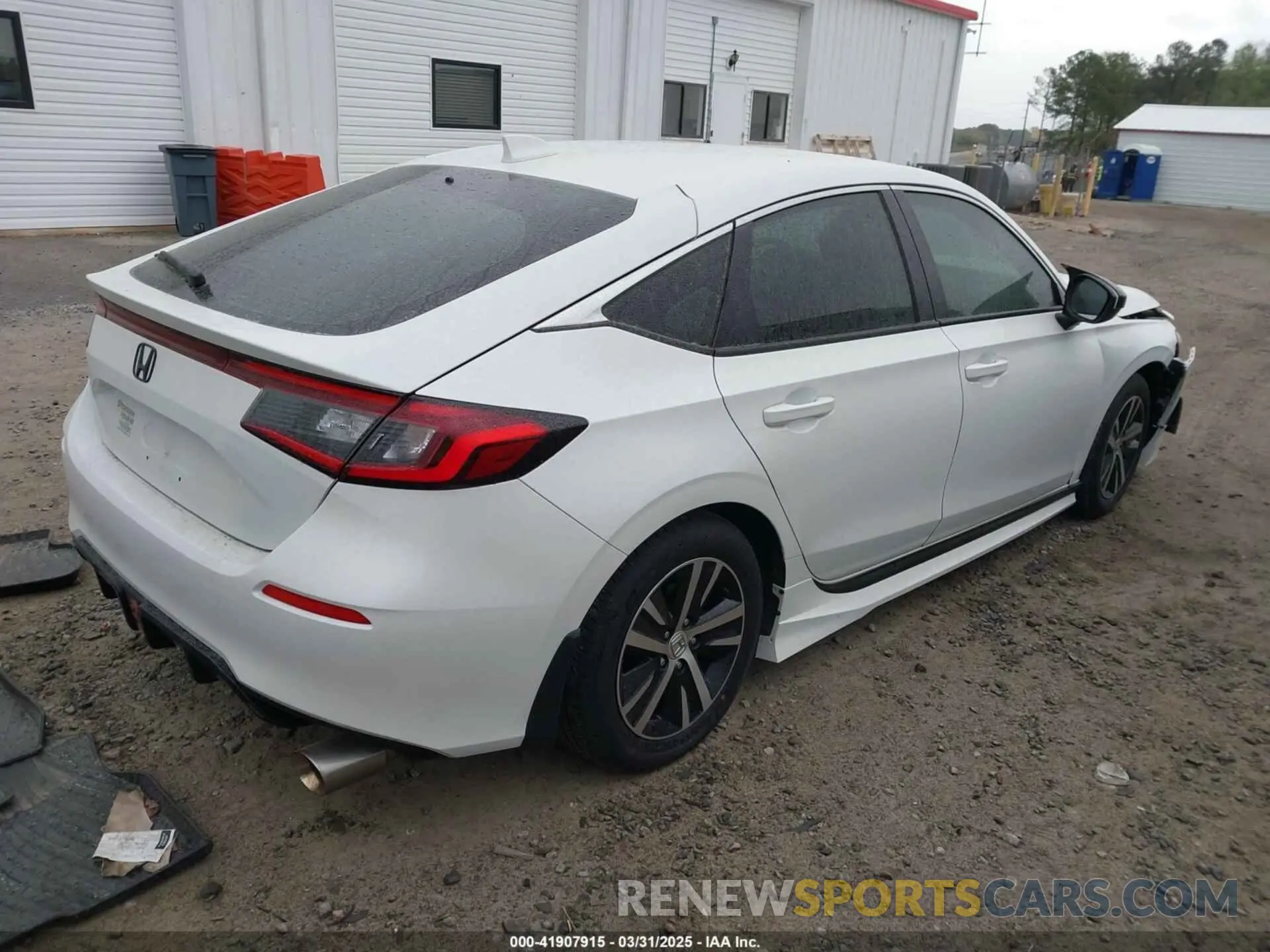 4 Photograph of a damaged car 19XFL2H57RE032106 HONDA CIVIC 2024