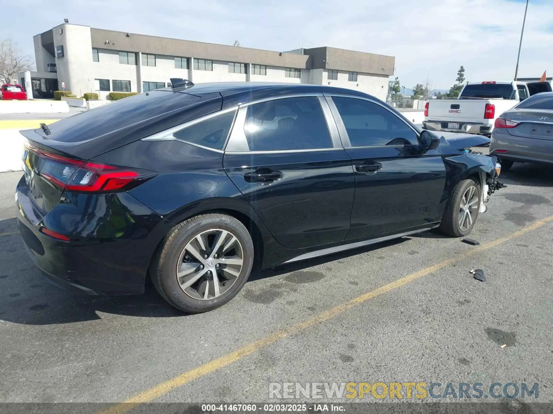 4 Photograph of a damaged car 19XFL2H57RE040125 HONDA CIVIC 2024