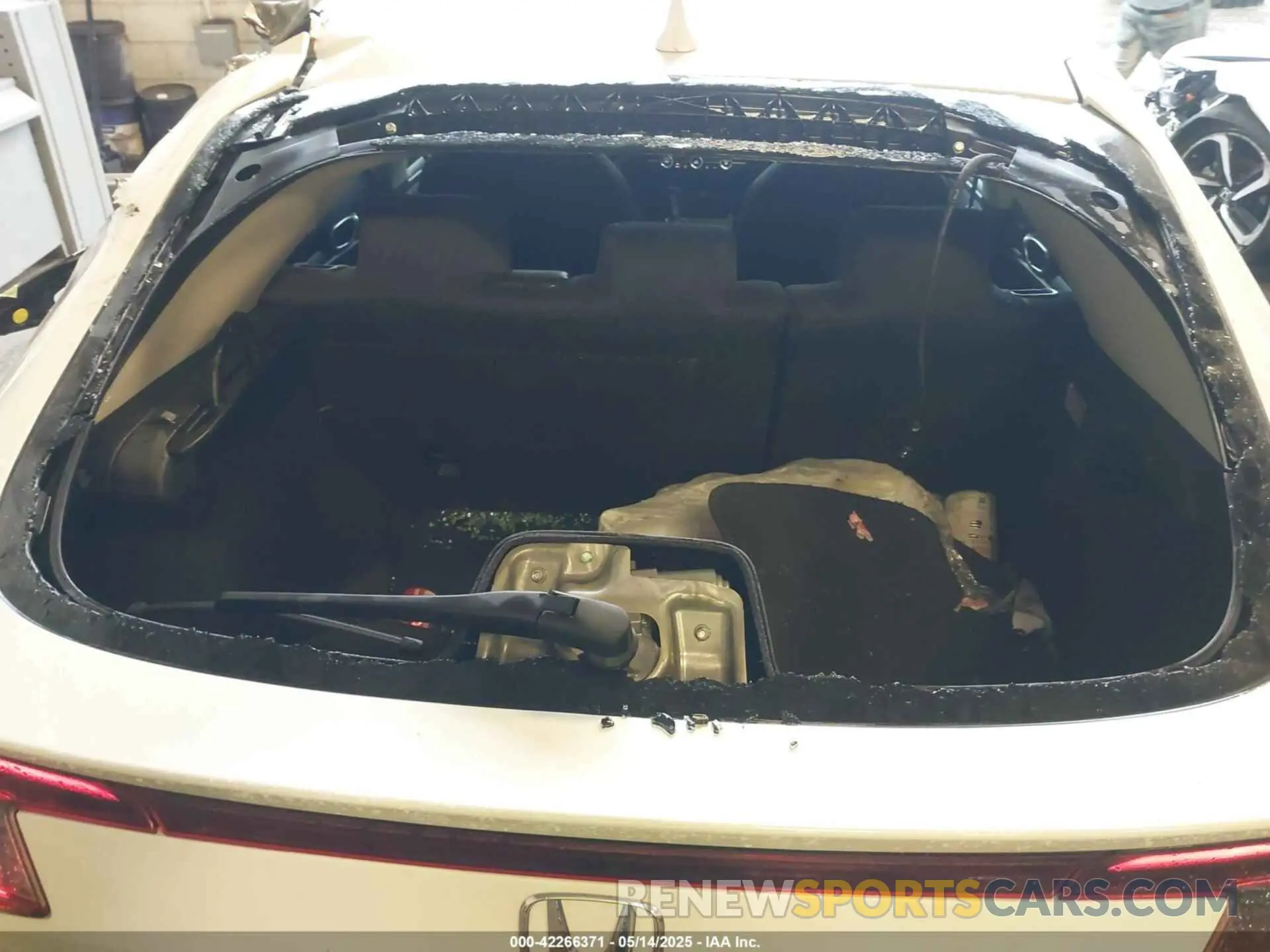 19 Photograph of a damaged car 19XFL2H58RE010695 HONDA CIVIC 2024