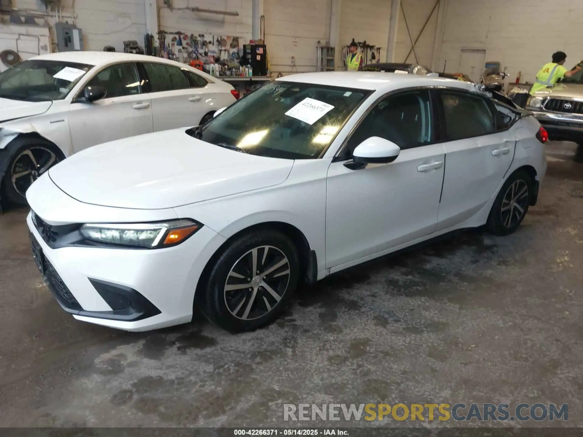2 Photograph of a damaged car 19XFL2H58RE010695 HONDA CIVIC 2024