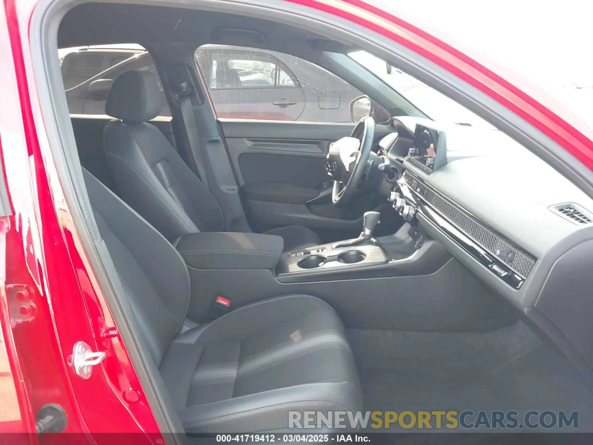 5 Photograph of a damaged car 19XFL2H80RE016128 HONDA CIVIC 2024