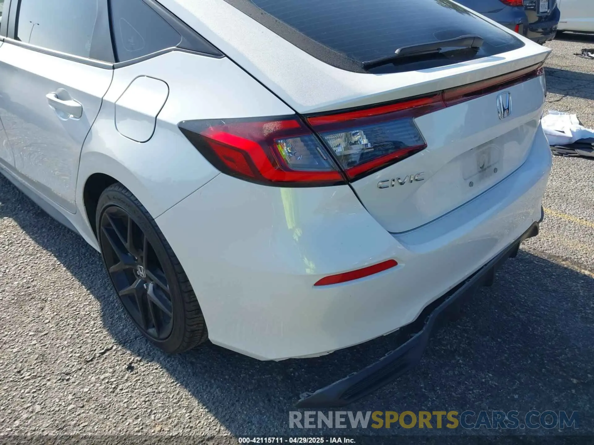 17 Photograph of a damaged car 19XFL2H80RE027436 HONDA CIVIC 2024