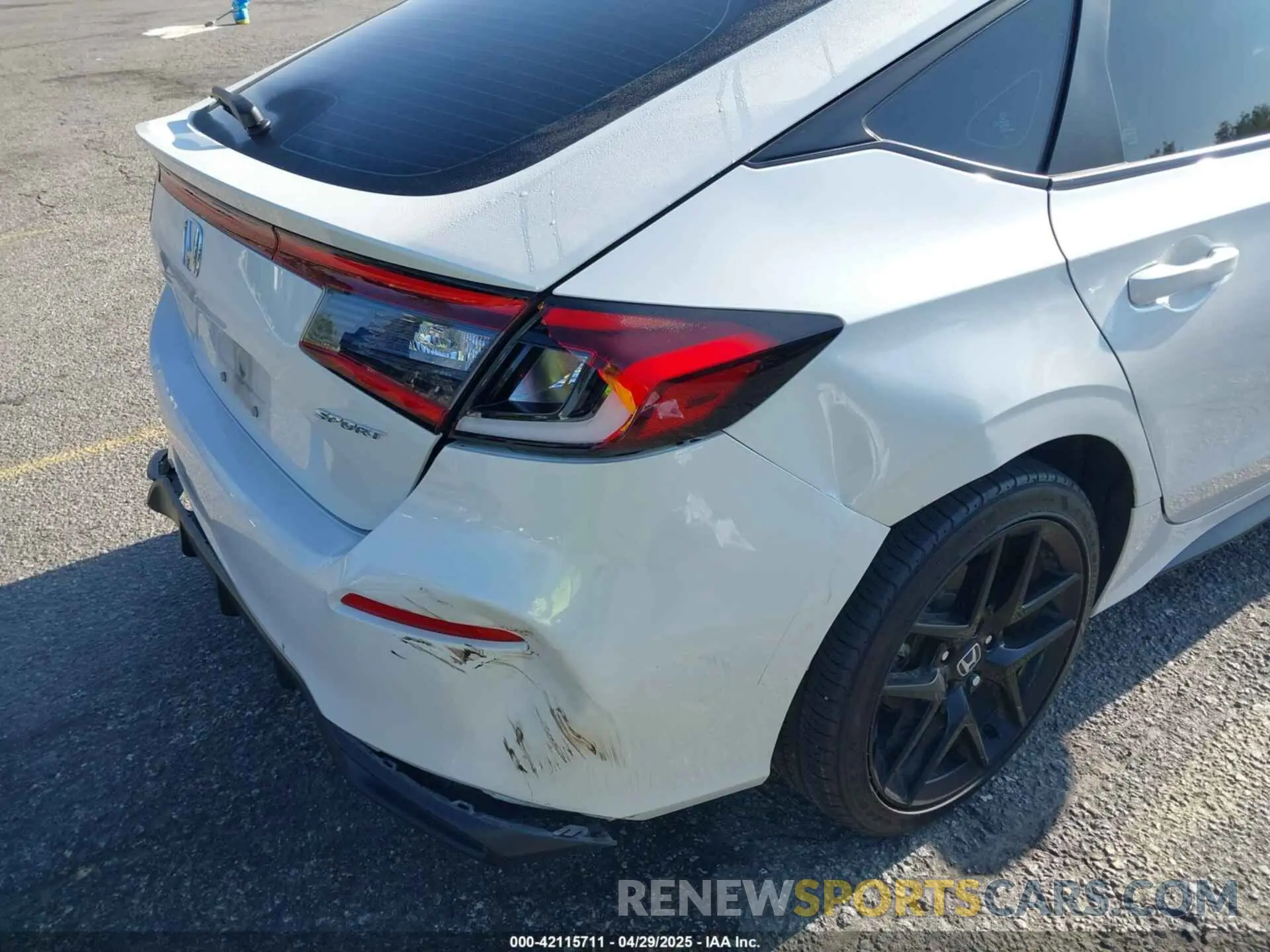 18 Photograph of a damaged car 19XFL2H80RE027436 HONDA CIVIC 2024