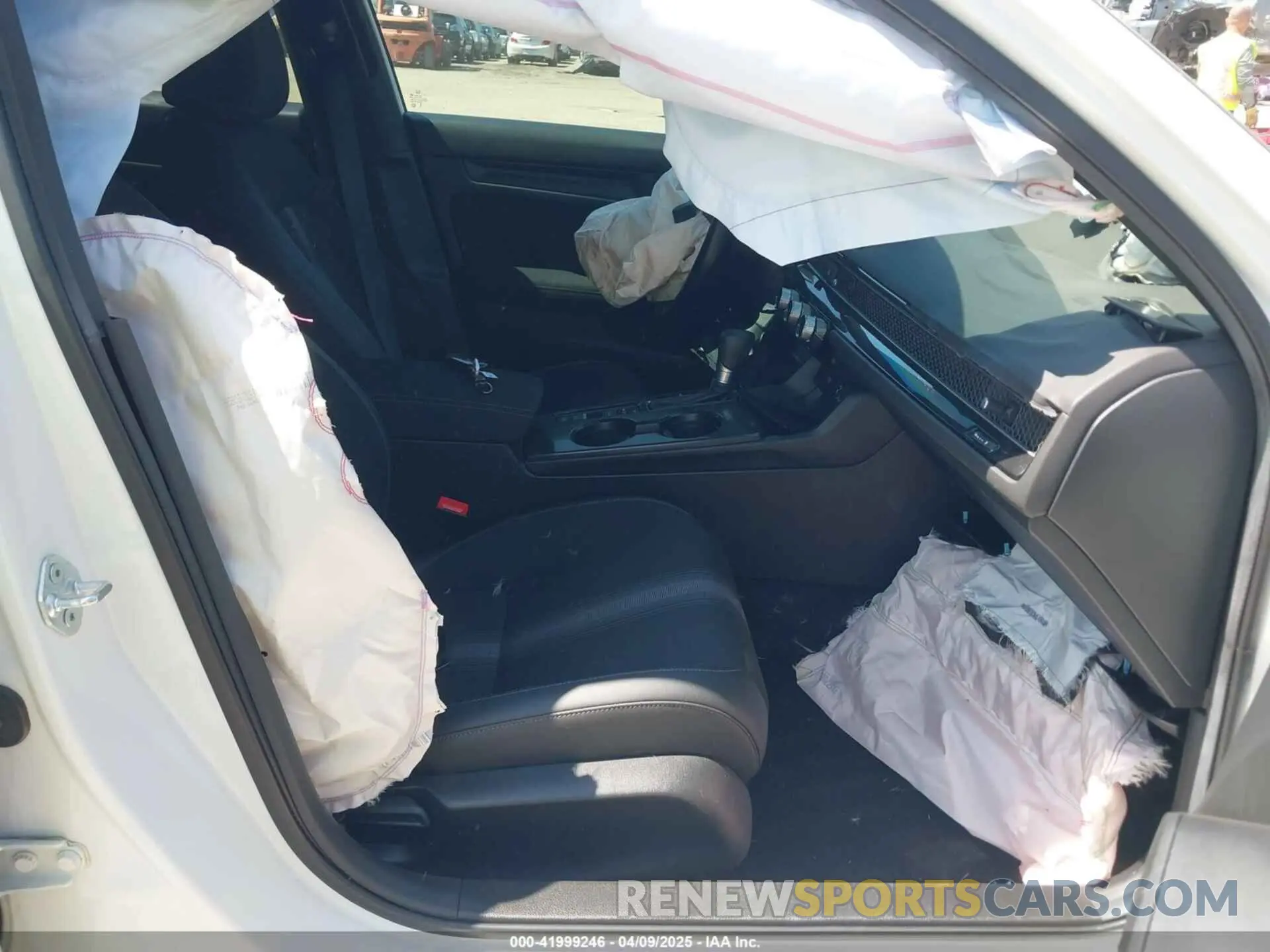 5 Photograph of a damaged car 19XFL2H81RE027140 HONDA CIVIC 2024