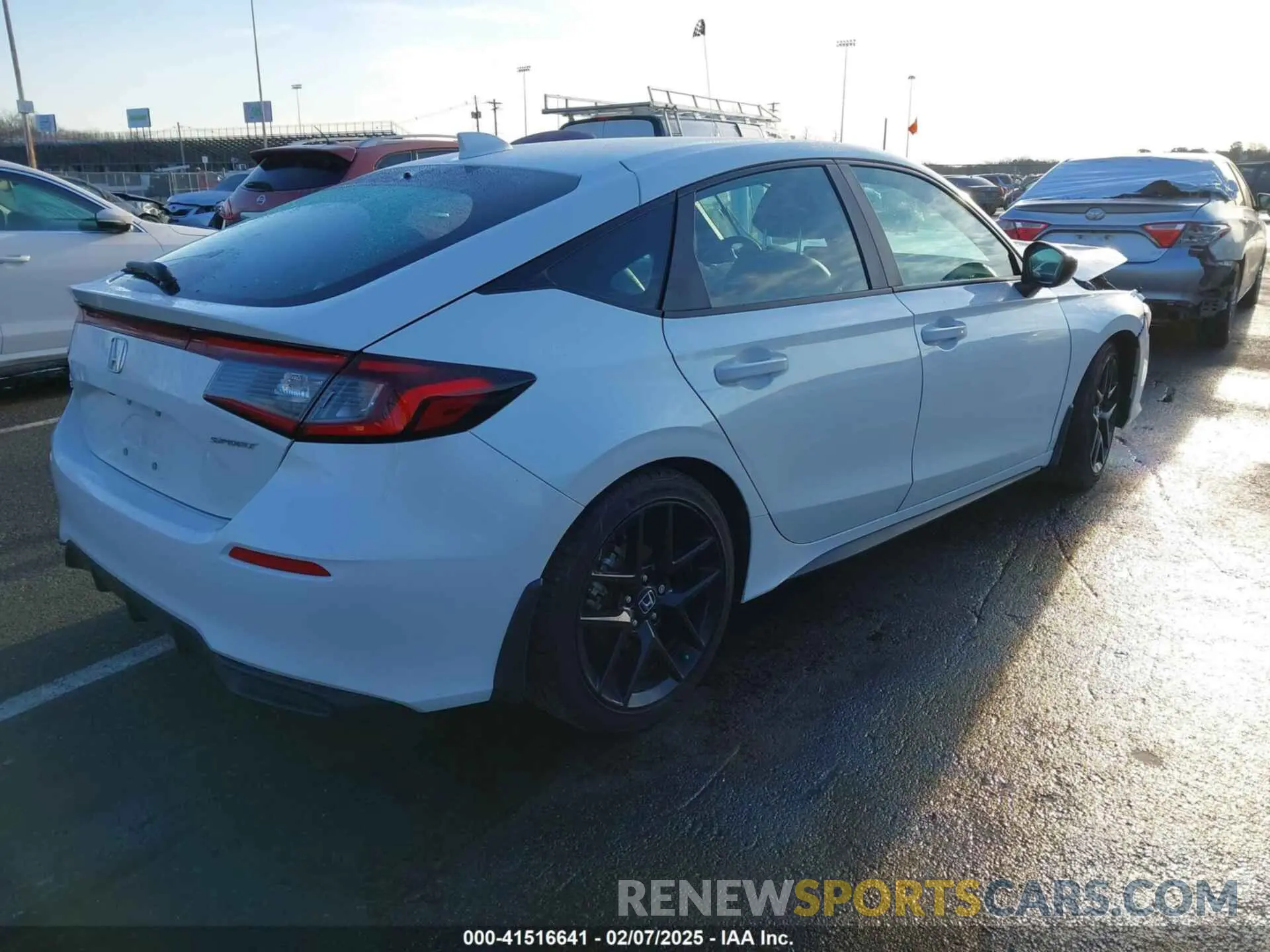 4 Photograph of a damaged car 19XFL2H81RE035223 HONDA CIVIC 2024