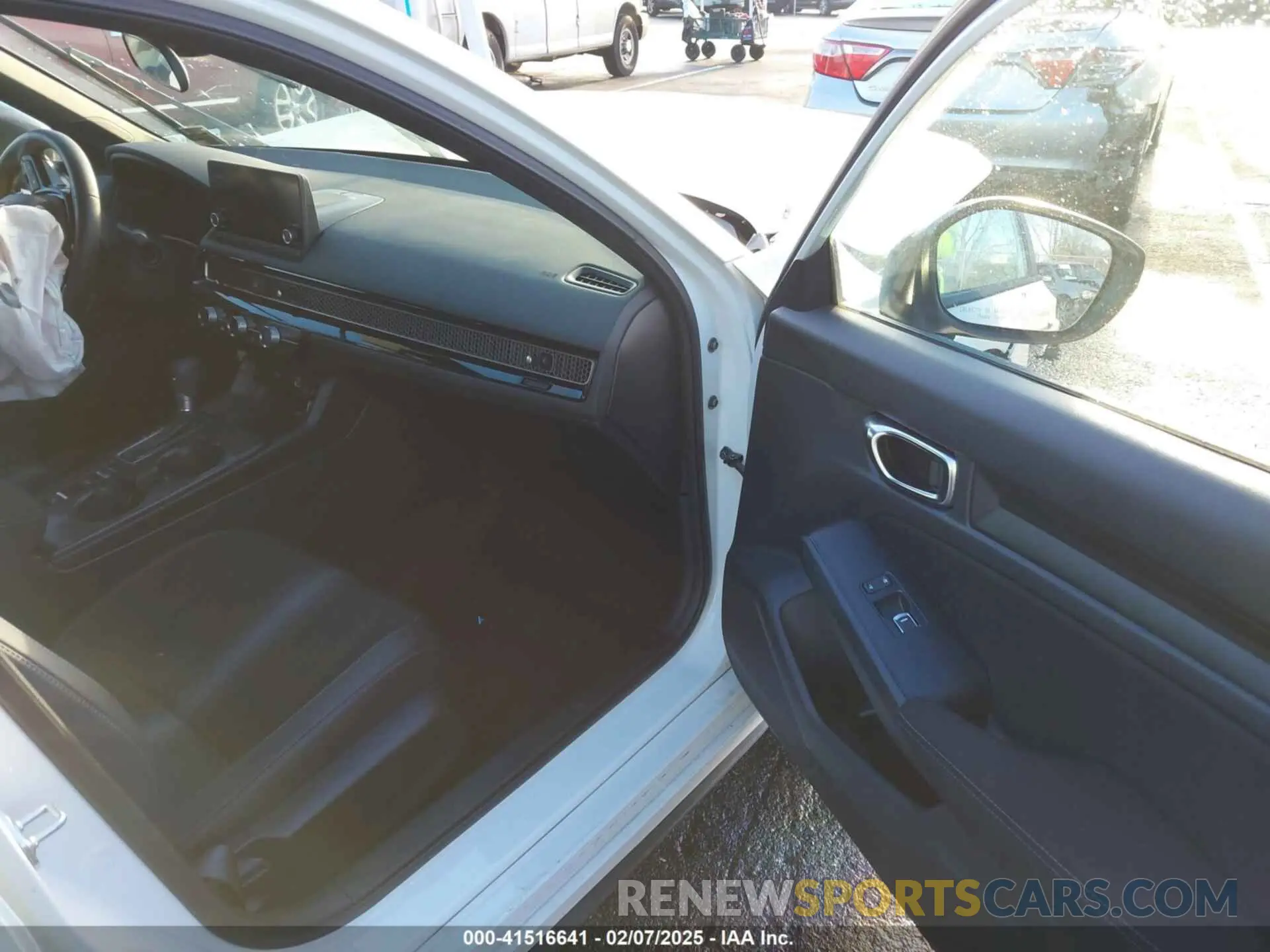 5 Photograph of a damaged car 19XFL2H81RE035223 HONDA CIVIC 2024