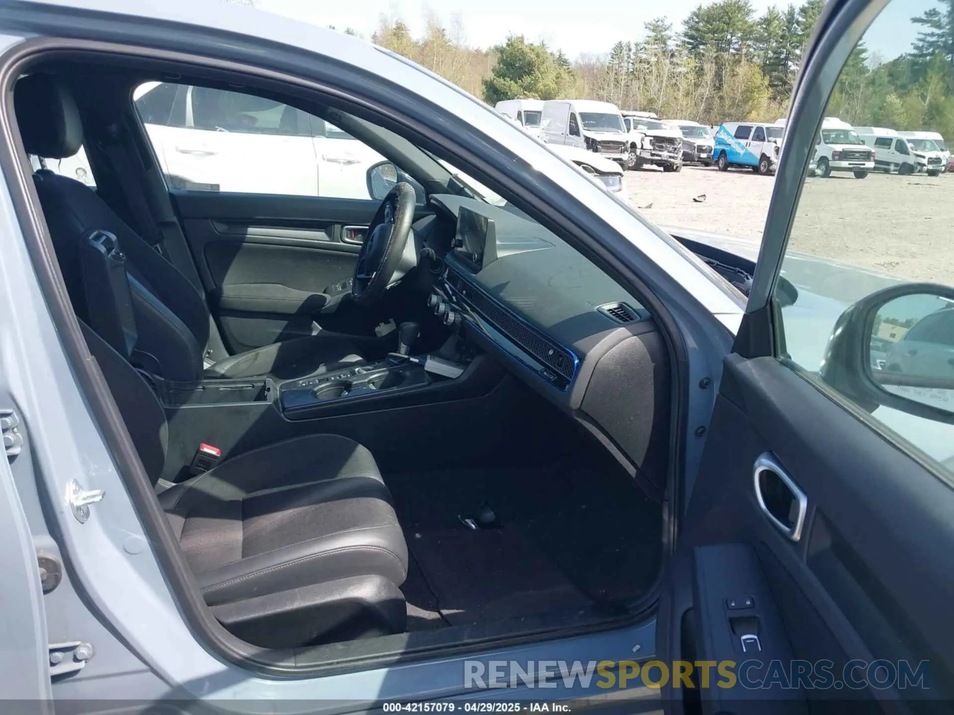5 Photograph of a damaged car 19XFL2H82RE003574 HONDA CIVIC 2024