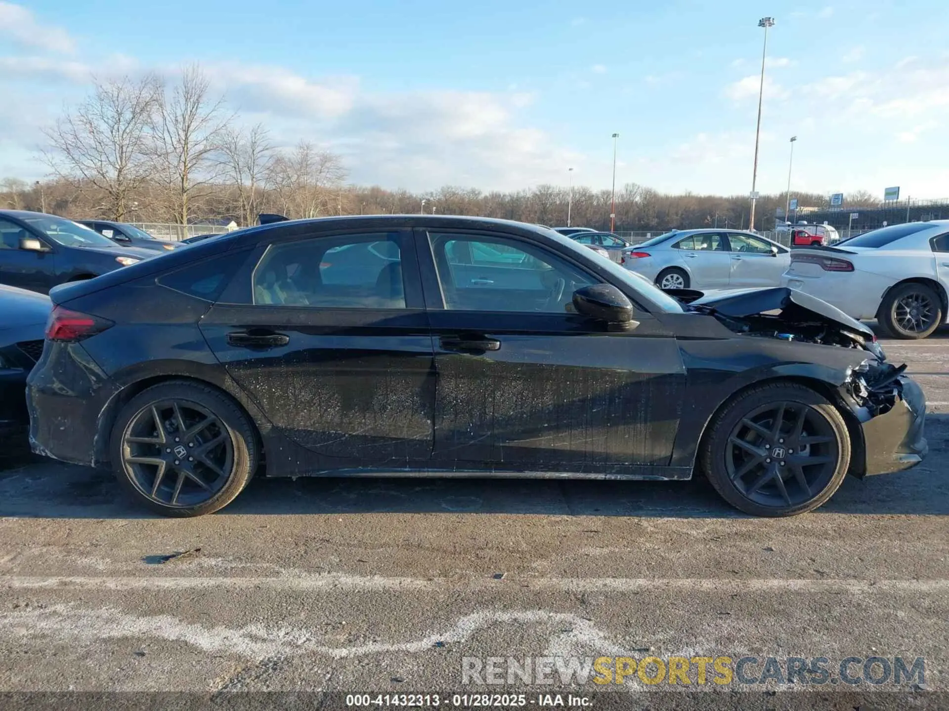 13 Photograph of a damaged car 19XFL2H82RE041726 HONDA CIVIC 2024