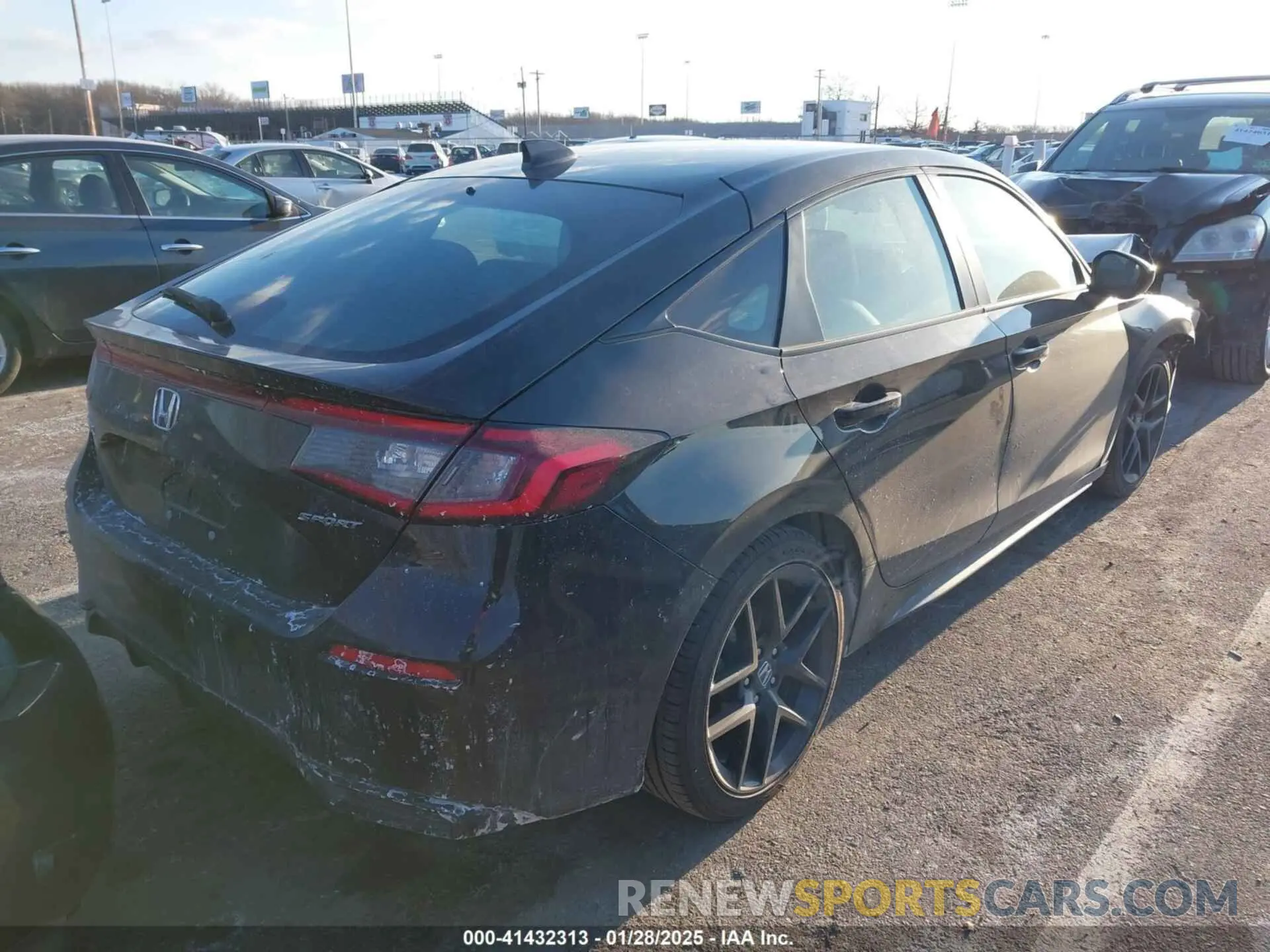 4 Photograph of a damaged car 19XFL2H82RE041726 HONDA CIVIC 2024