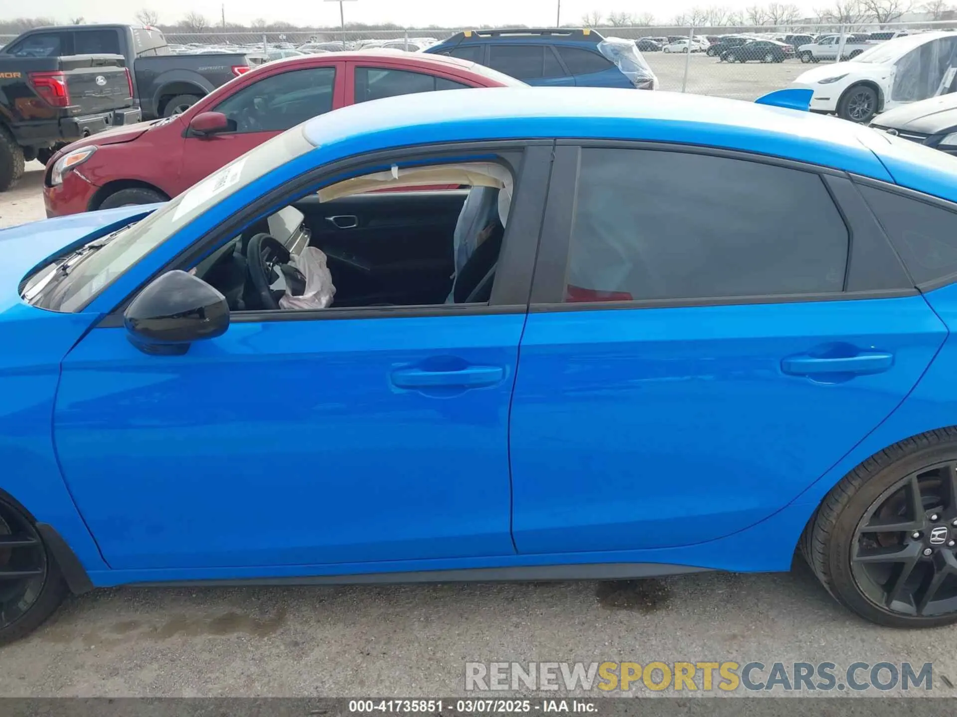 13 Photograph of a damaged car 19XFL2H83RE031304 HONDA CIVIC 2024