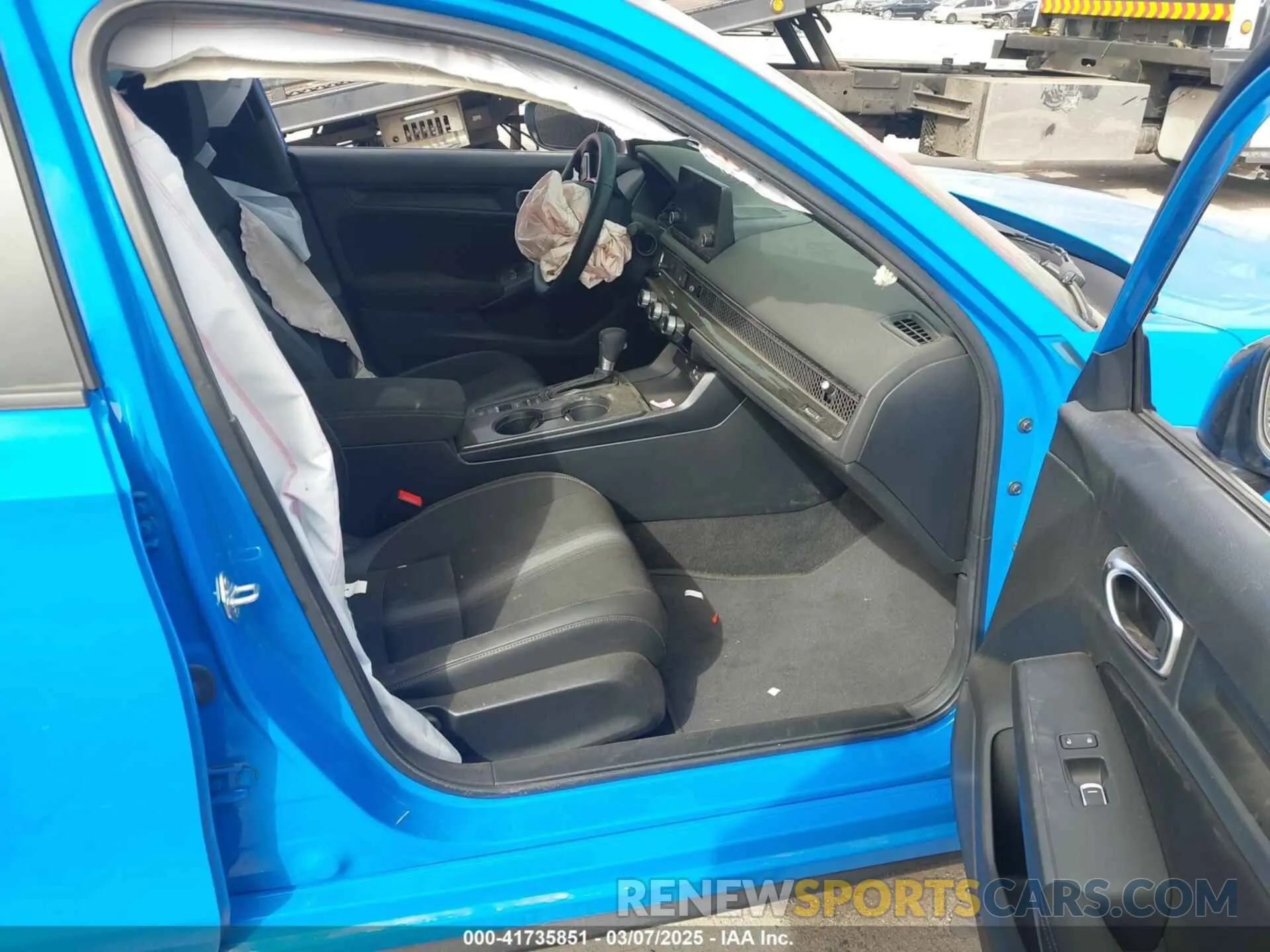 5 Photograph of a damaged car 19XFL2H83RE031304 HONDA CIVIC 2024