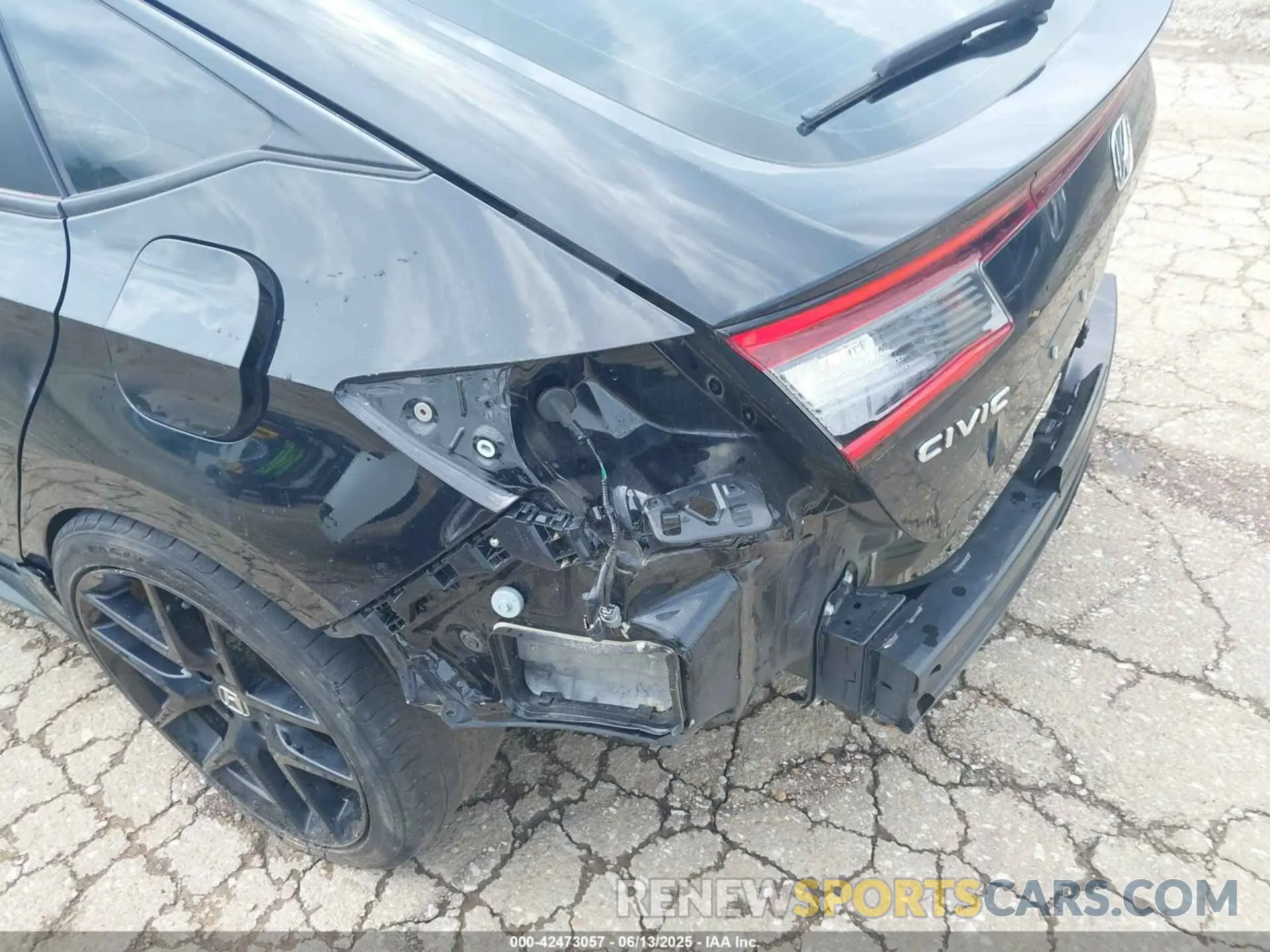 17 Photograph of a damaged car 19XFL2H84RE012843 HONDA CIVIC 2024