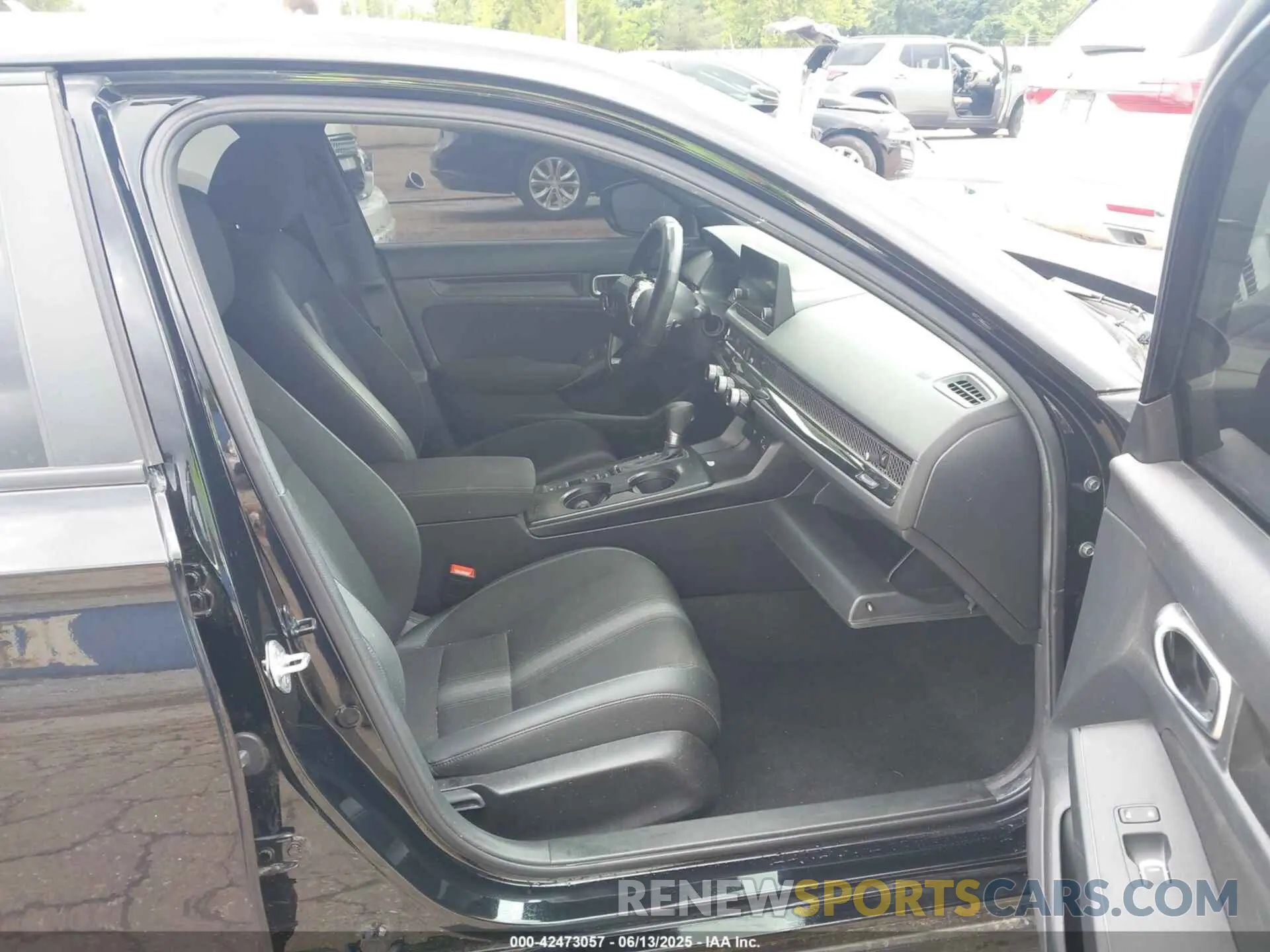 5 Photograph of a damaged car 19XFL2H84RE012843 HONDA CIVIC 2024