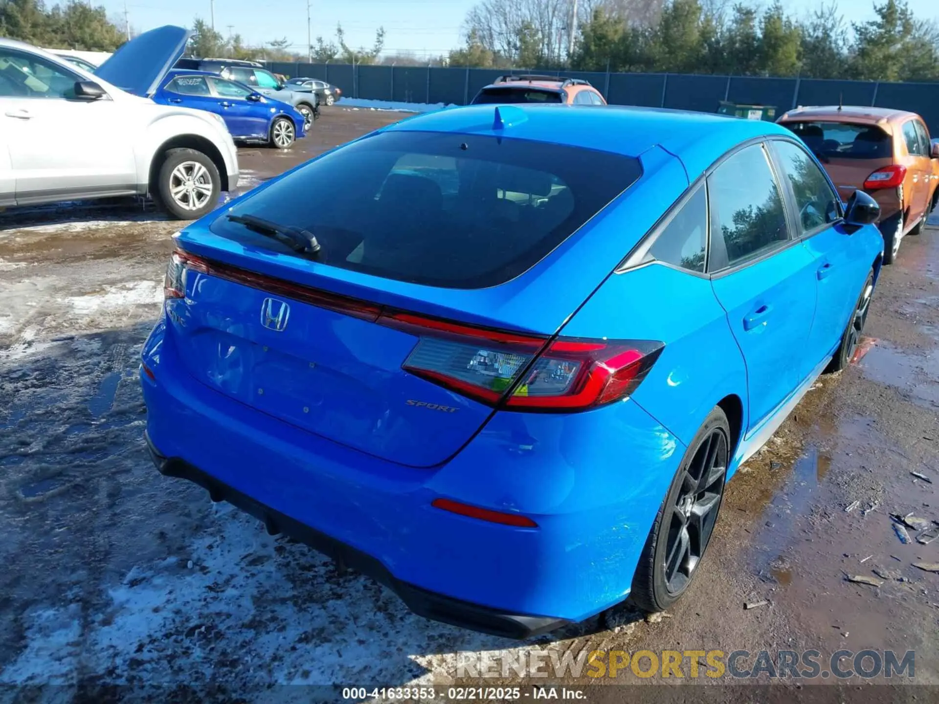 4 Photograph of a damaged car 19XFL2H85RE012219 HONDA CIVIC 2024