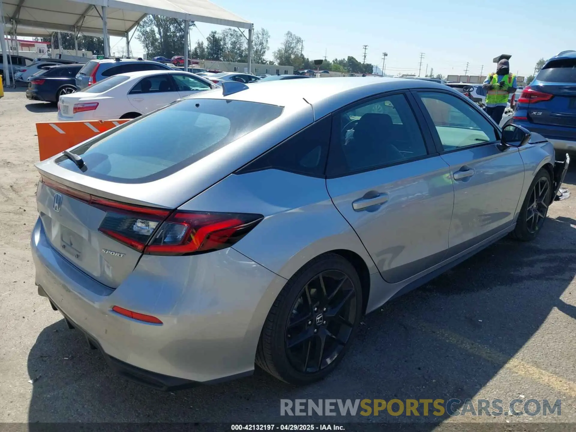 4 Photograph of a damaged car 19XFL2H85RE014312 HONDA CIVIC 2024