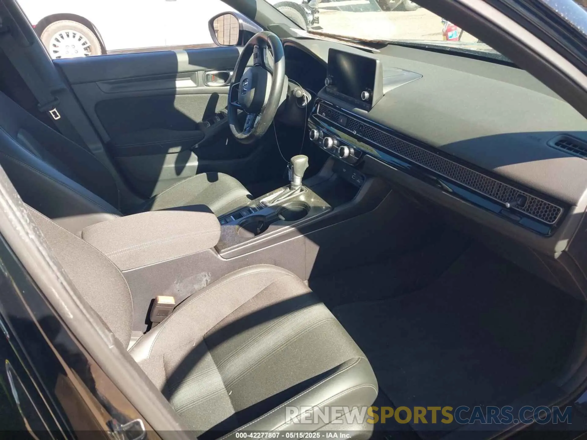 5 Photograph of a damaged car 19XFL2H85RE036214 HONDA CIVIC 2024