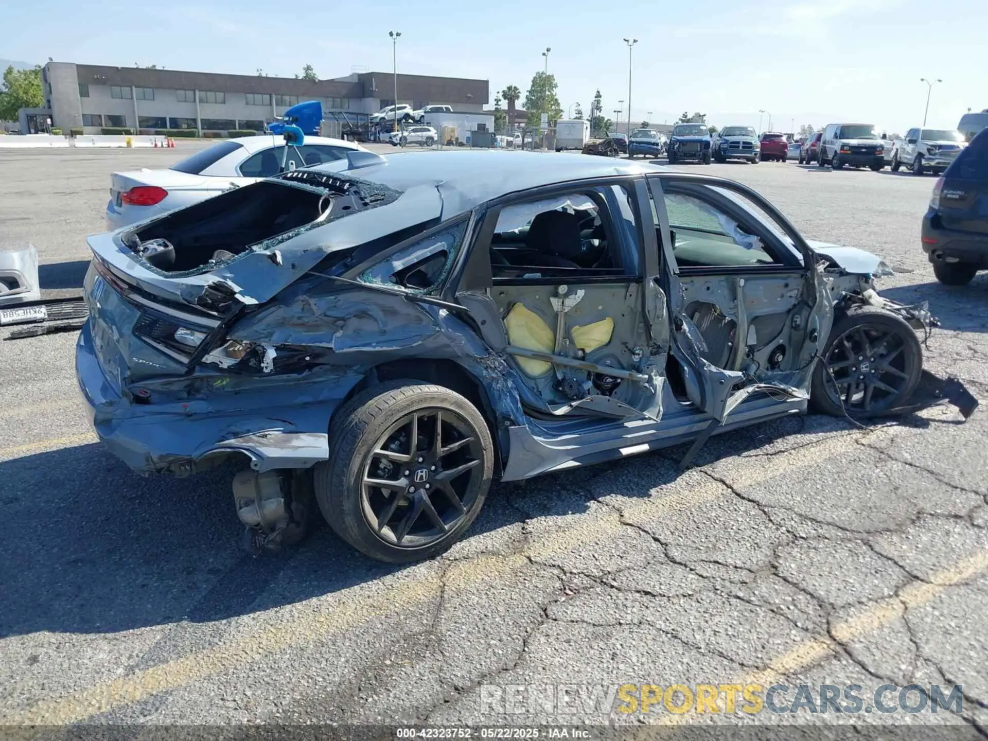 4 Photograph of a damaged car 19XFL2H86RE010544 HONDA CIVIC 2024