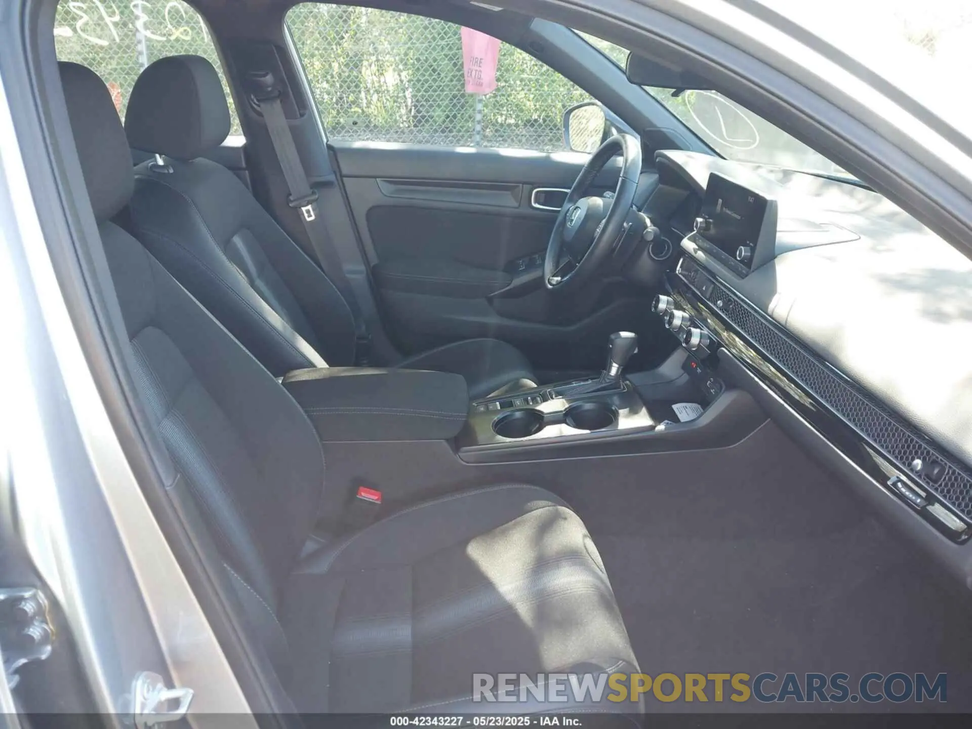 5 Photograph of a damaged car 19XFL2H86RE011127 HONDA CIVIC 2024