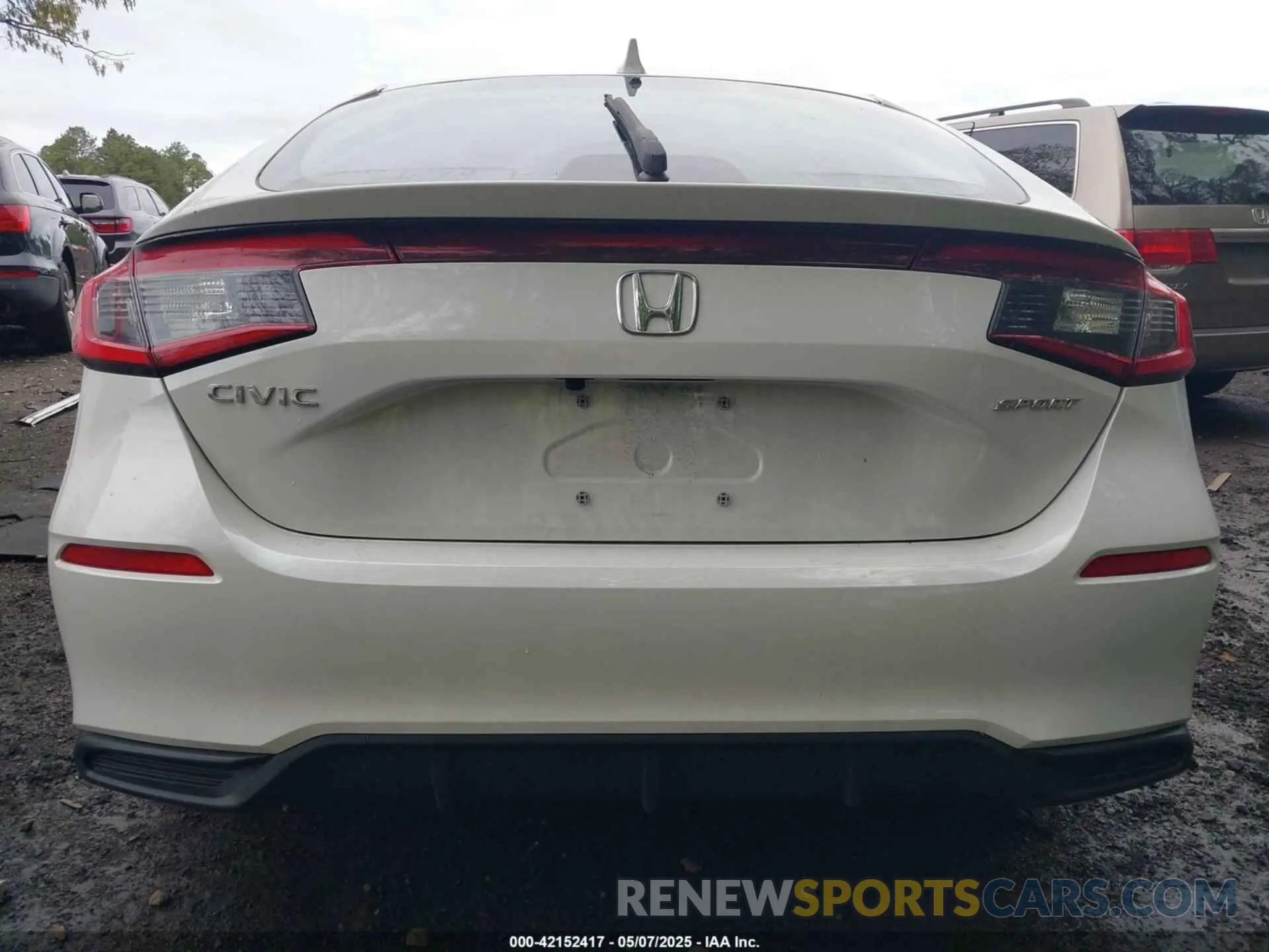 17 Photograph of a damaged car 19XFL2H87RE021858 HONDA CIVIC 2024