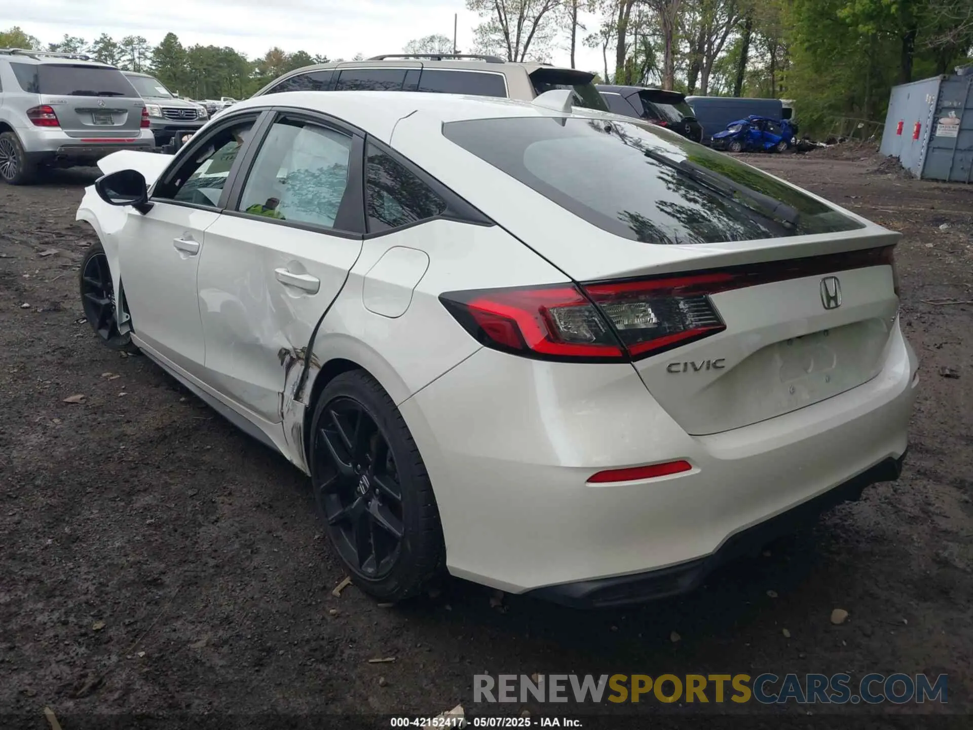 3 Photograph of a damaged car 19XFL2H87RE021858 HONDA CIVIC 2024