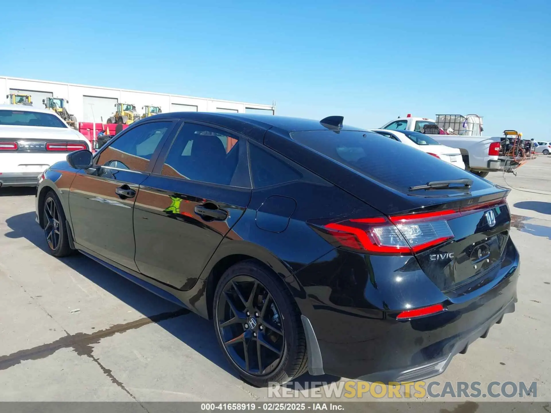 3 Photograph of a damaged car 19XFL2H87RE036666 HONDA CIVIC 2024