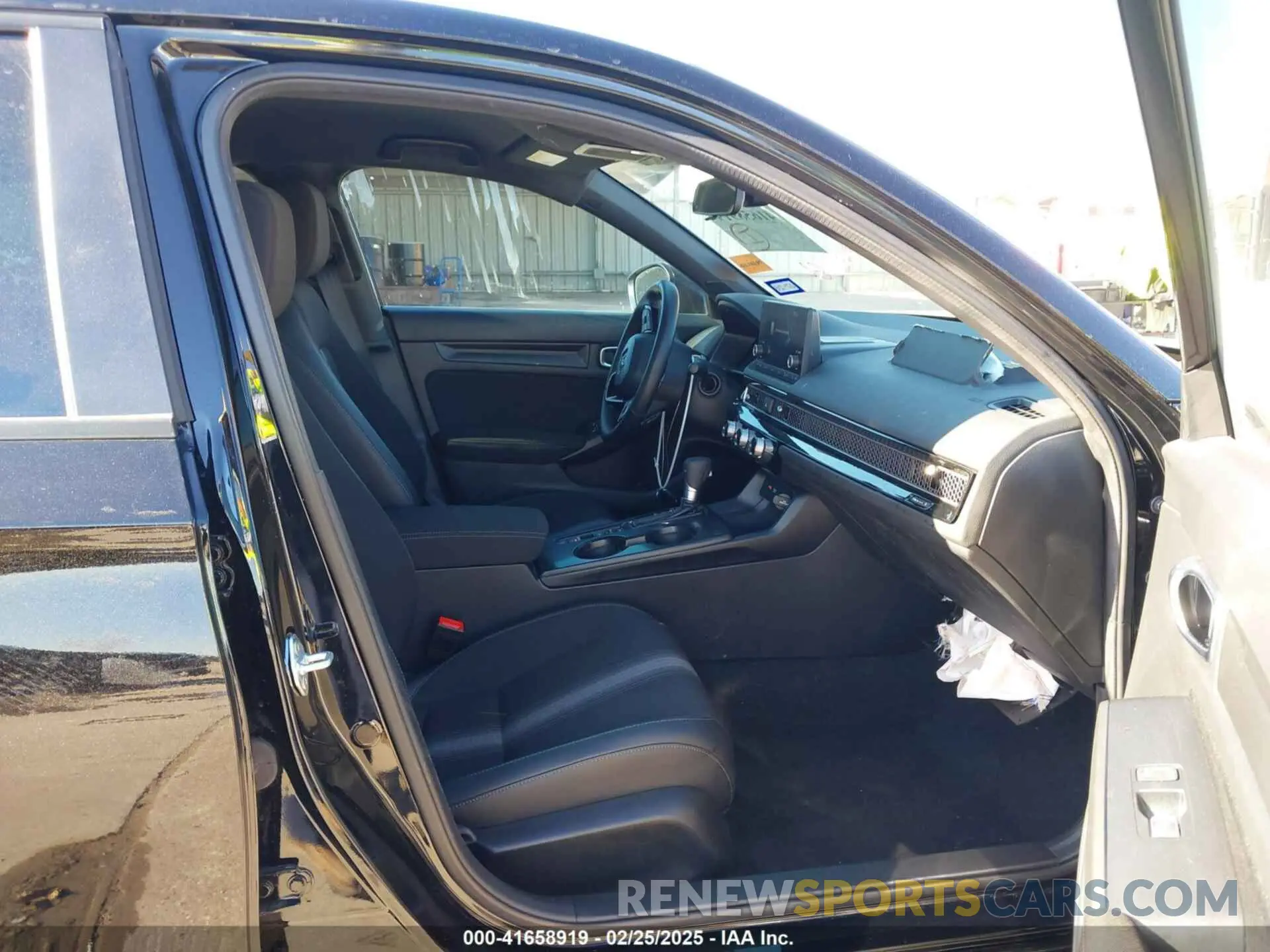 5 Photograph of a damaged car 19XFL2H87RE036666 HONDA CIVIC 2024