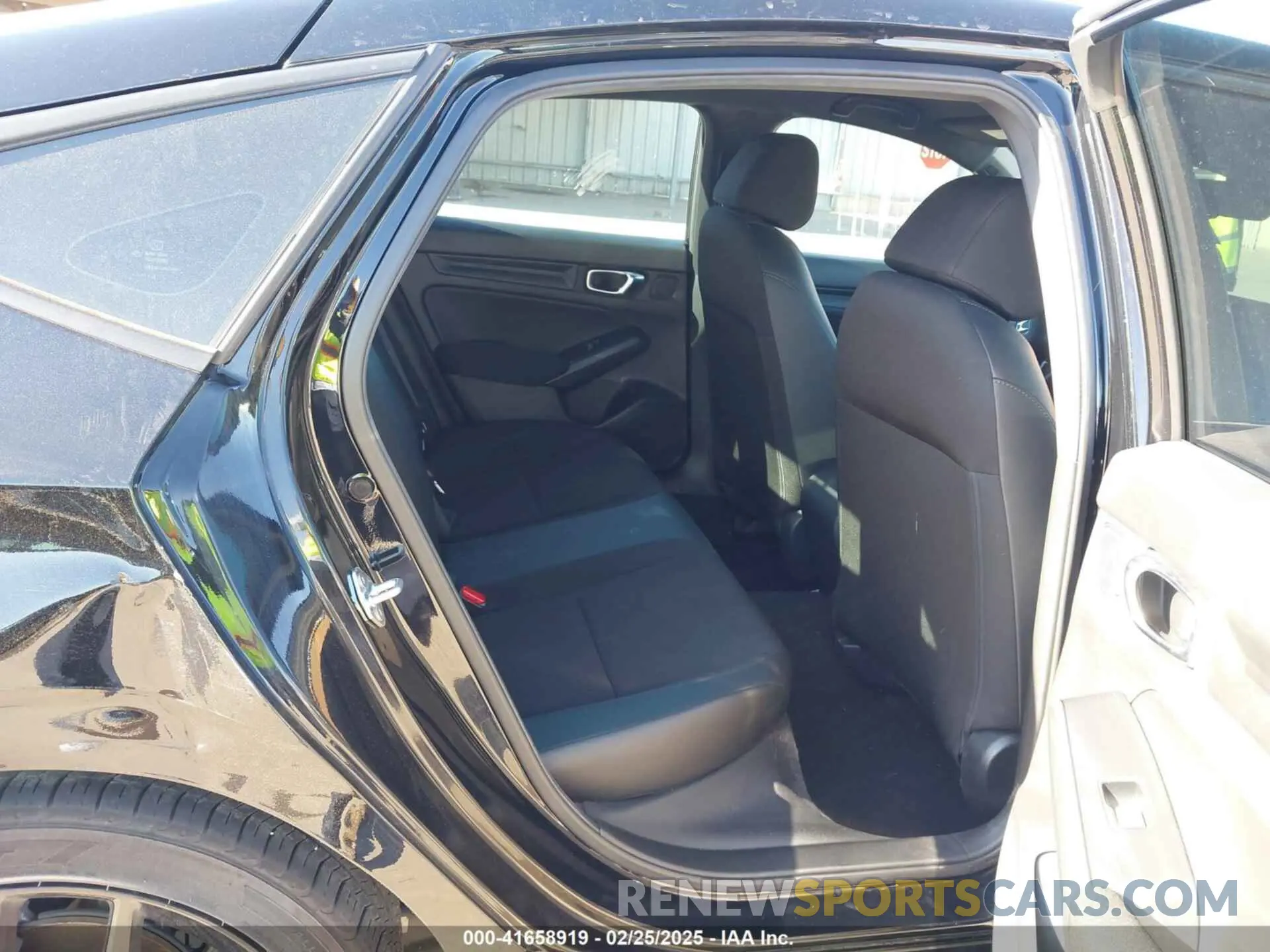 8 Photograph of a damaged car 19XFL2H87RE036666 HONDA CIVIC 2024