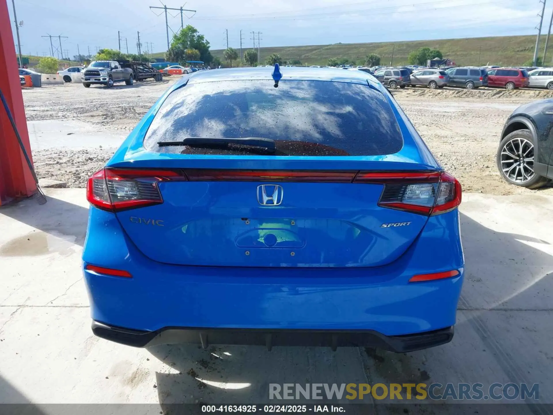 17 Photograph of a damaged car 19XFL2H87RE042211 HONDA CIVIC 2024
