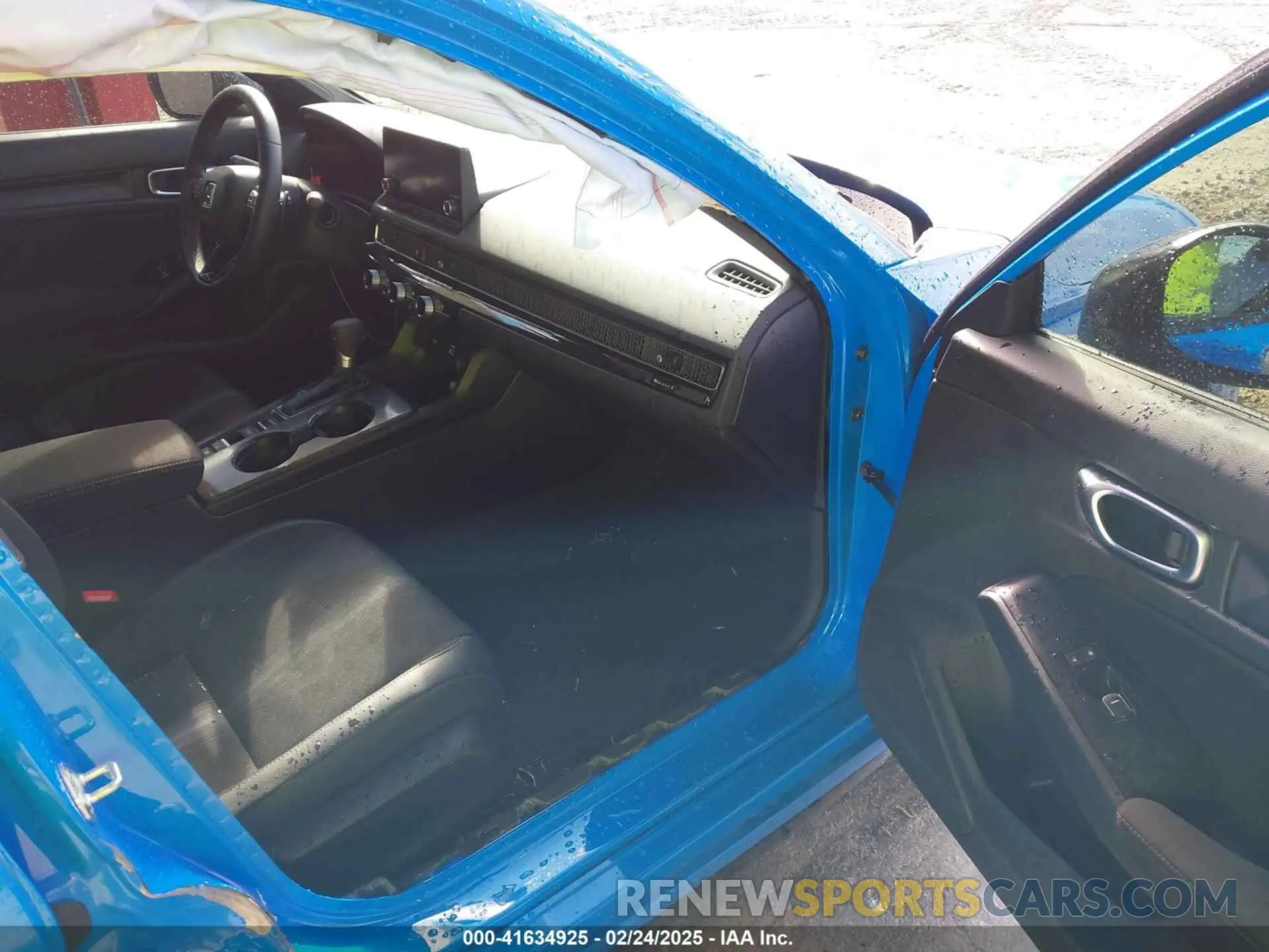 5 Photograph of a damaged car 19XFL2H87RE042211 HONDA CIVIC 2024
