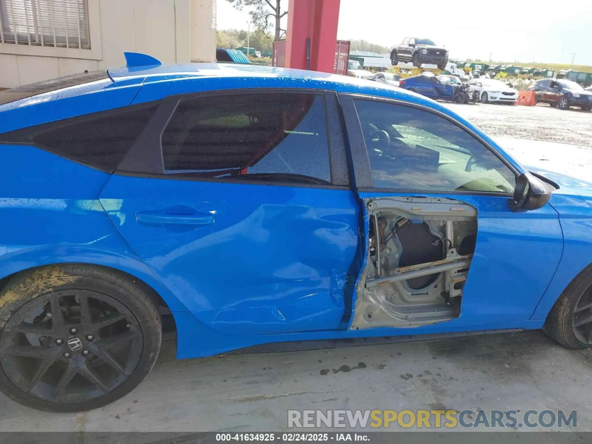 6 Photograph of a damaged car 19XFL2H87RE042211 HONDA CIVIC 2024
