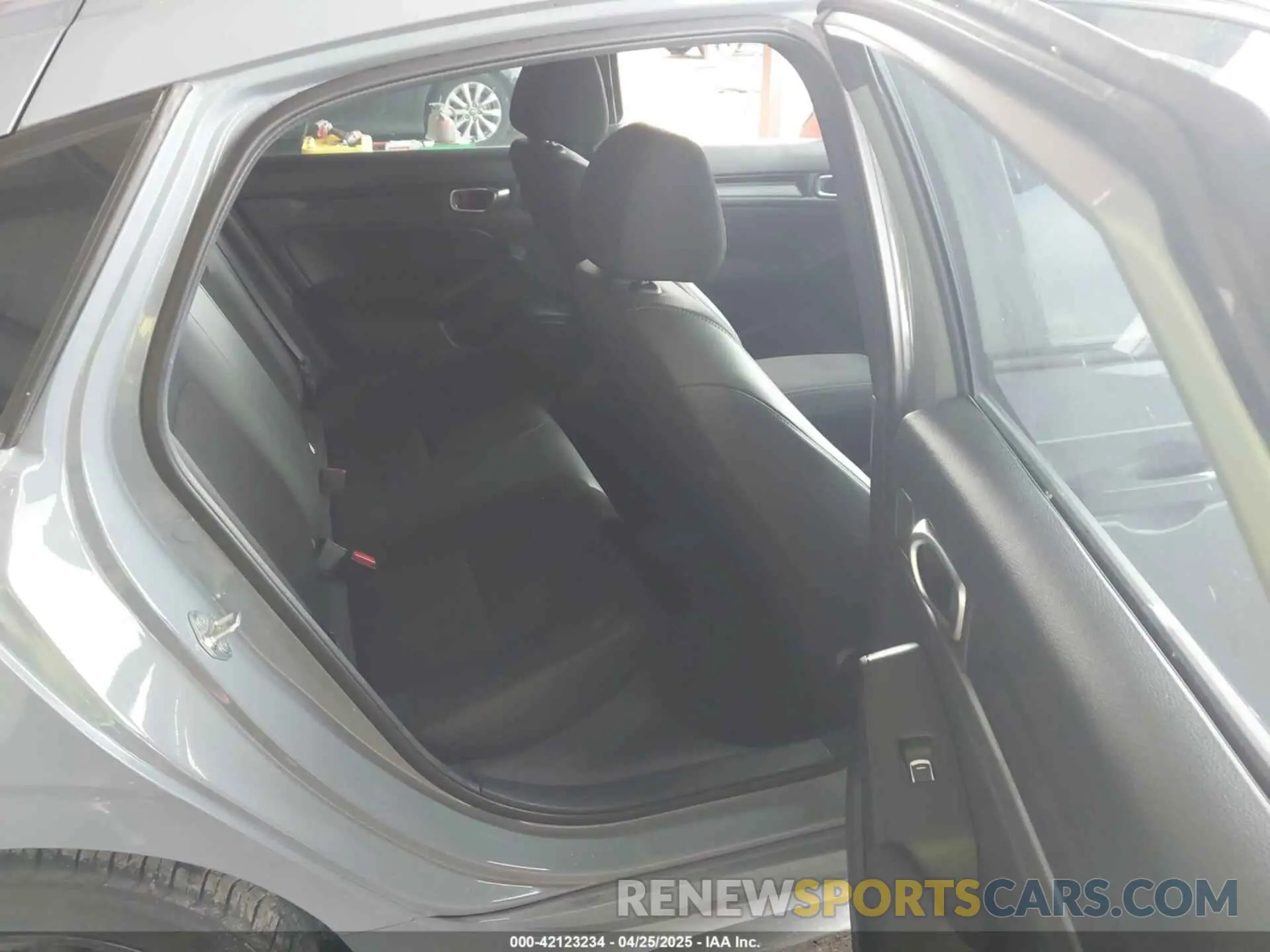 8 Photograph of a damaged car 19XFL2H88RE013932 HONDA CIVIC 2024