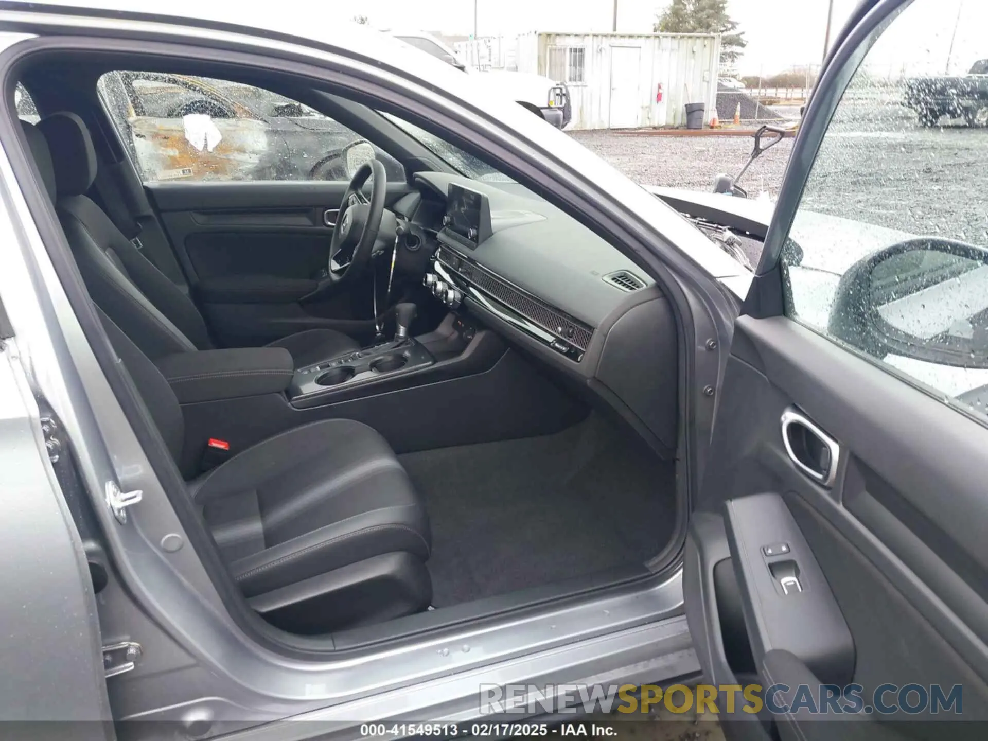 5 Photograph of a damaged car 19XFL2H88RE019097 HONDA CIVIC 2024
